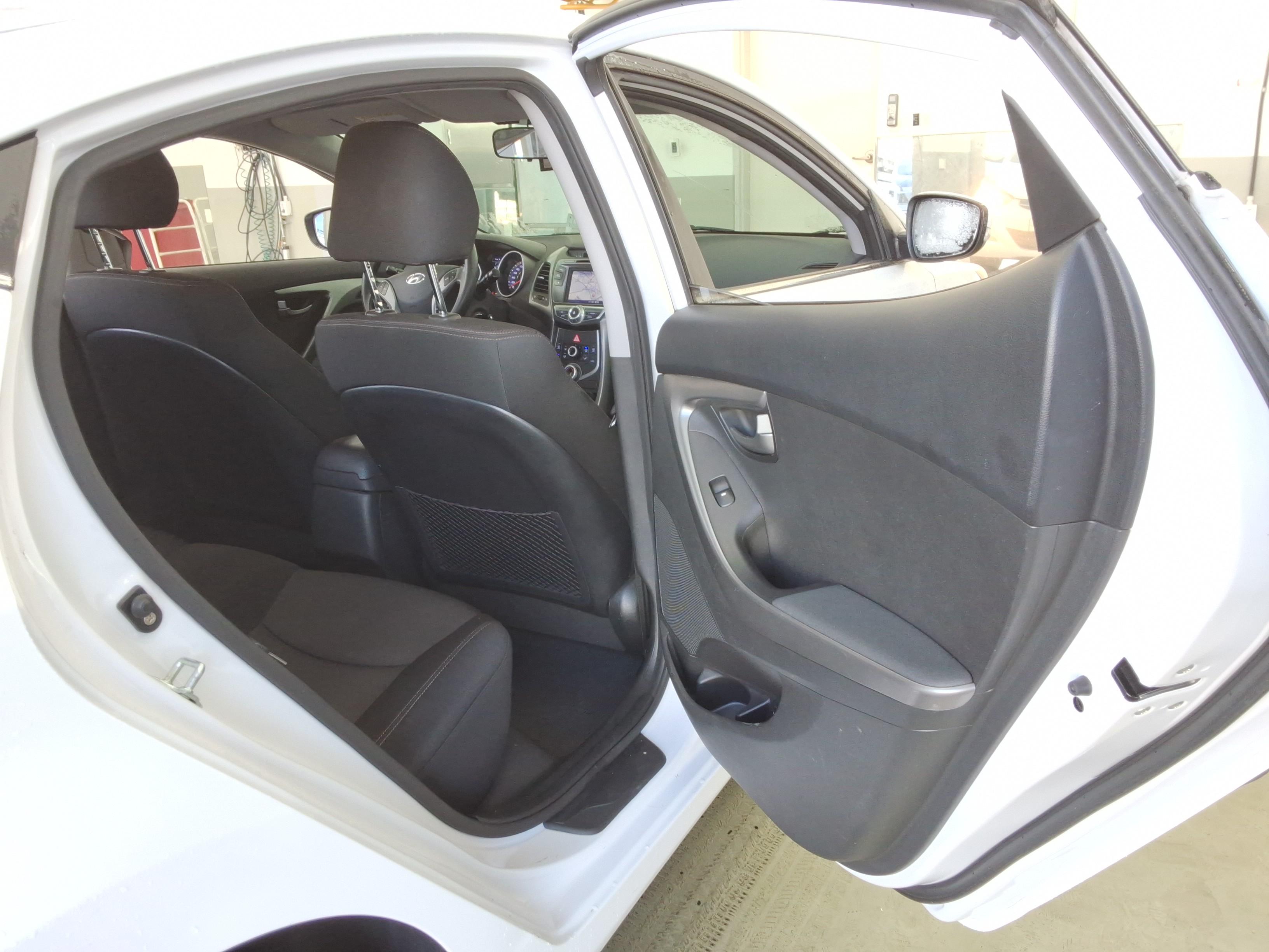 Hyundai Elantra 2015 - Image 11