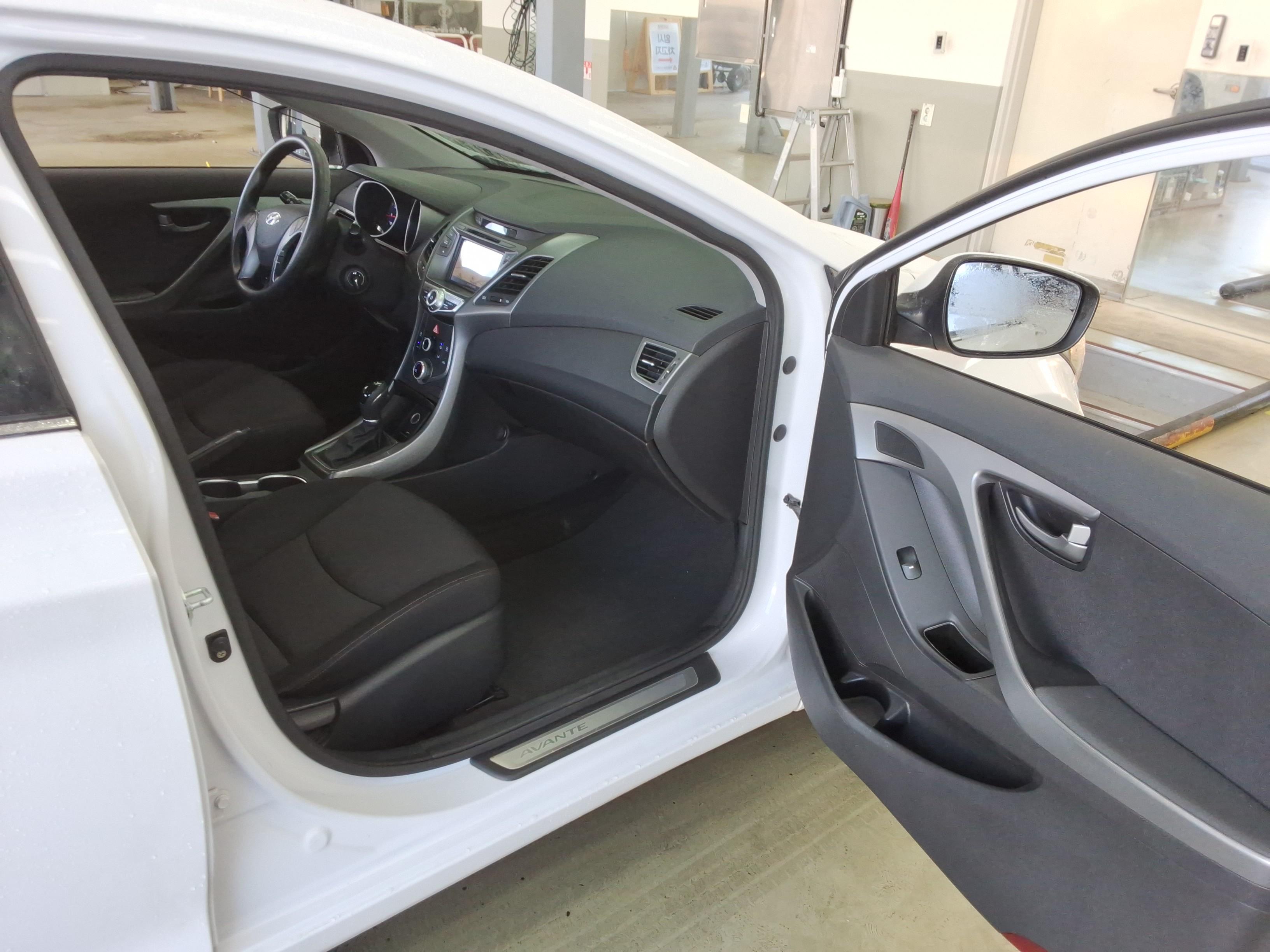 Hyundai Elantra 2015 - Image 12