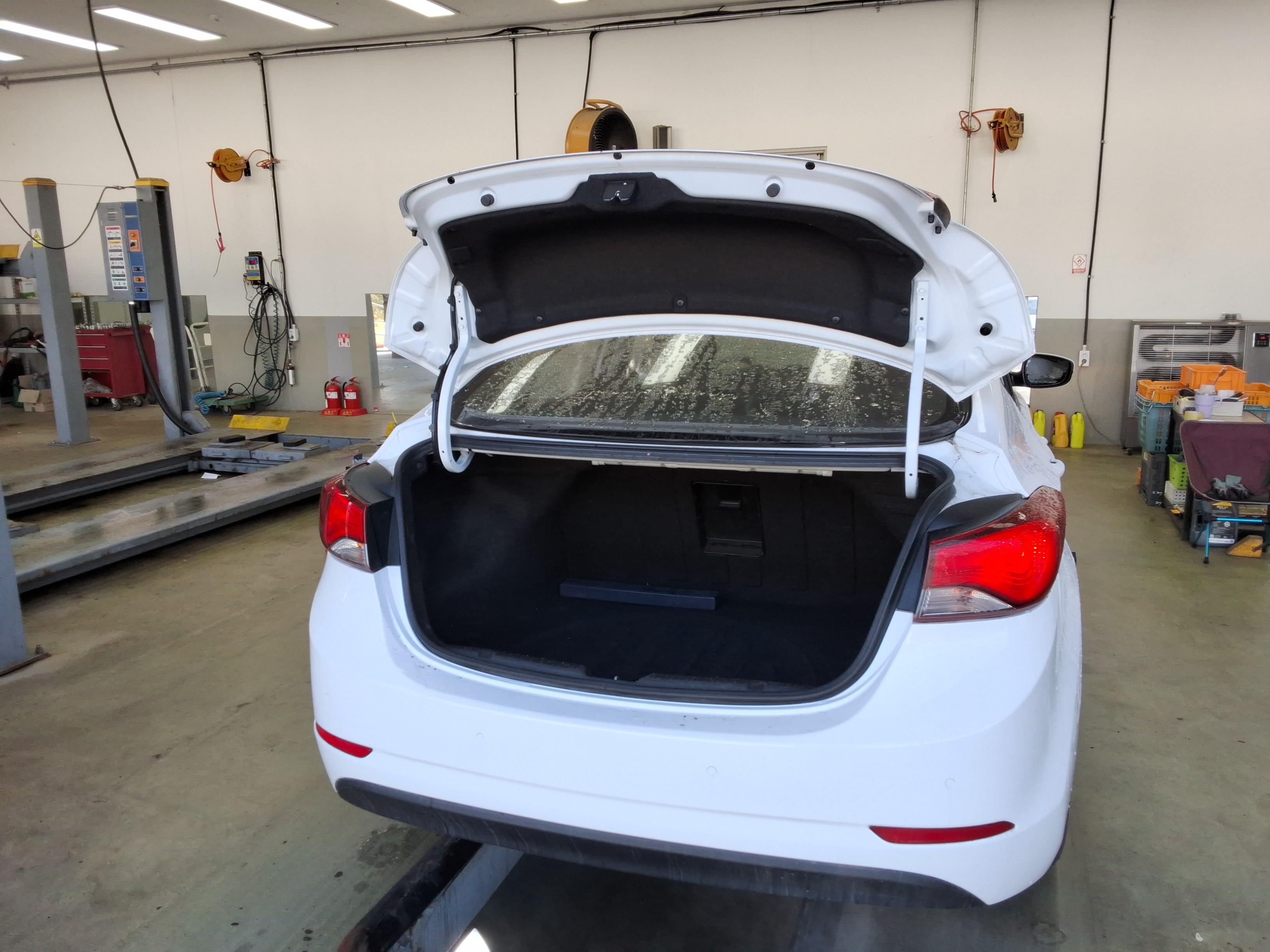 Hyundai Elantra 2015 - Image 14