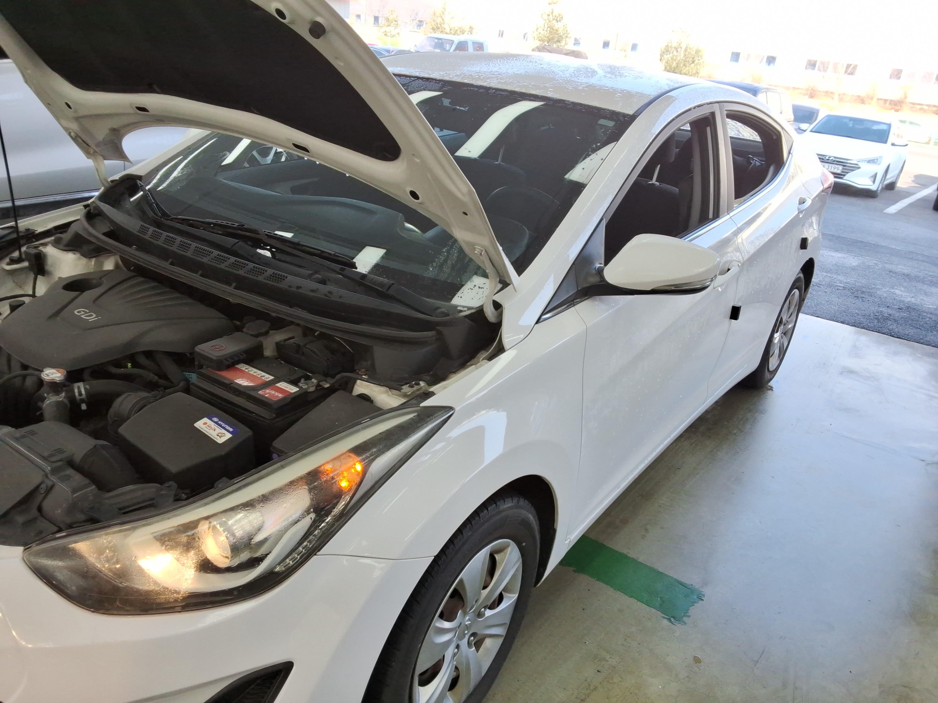 Hyundai Elantra 2015 - Image 18