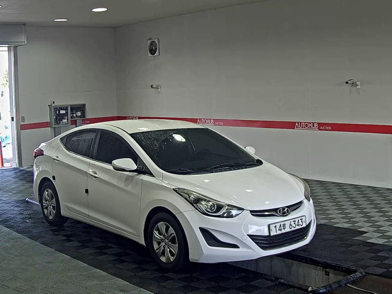 Hyundai Elantra 2015 - Image 2