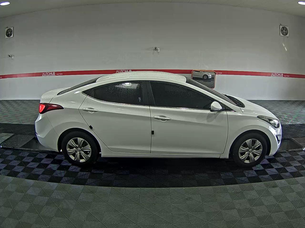 Hyundai Elantra 2015 - Image 3