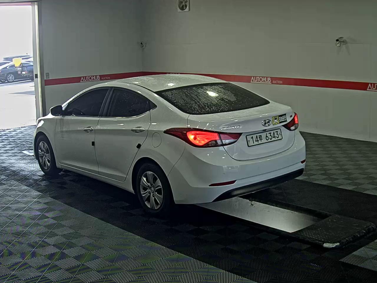 Hyundai Elantra 2015 - Image 5