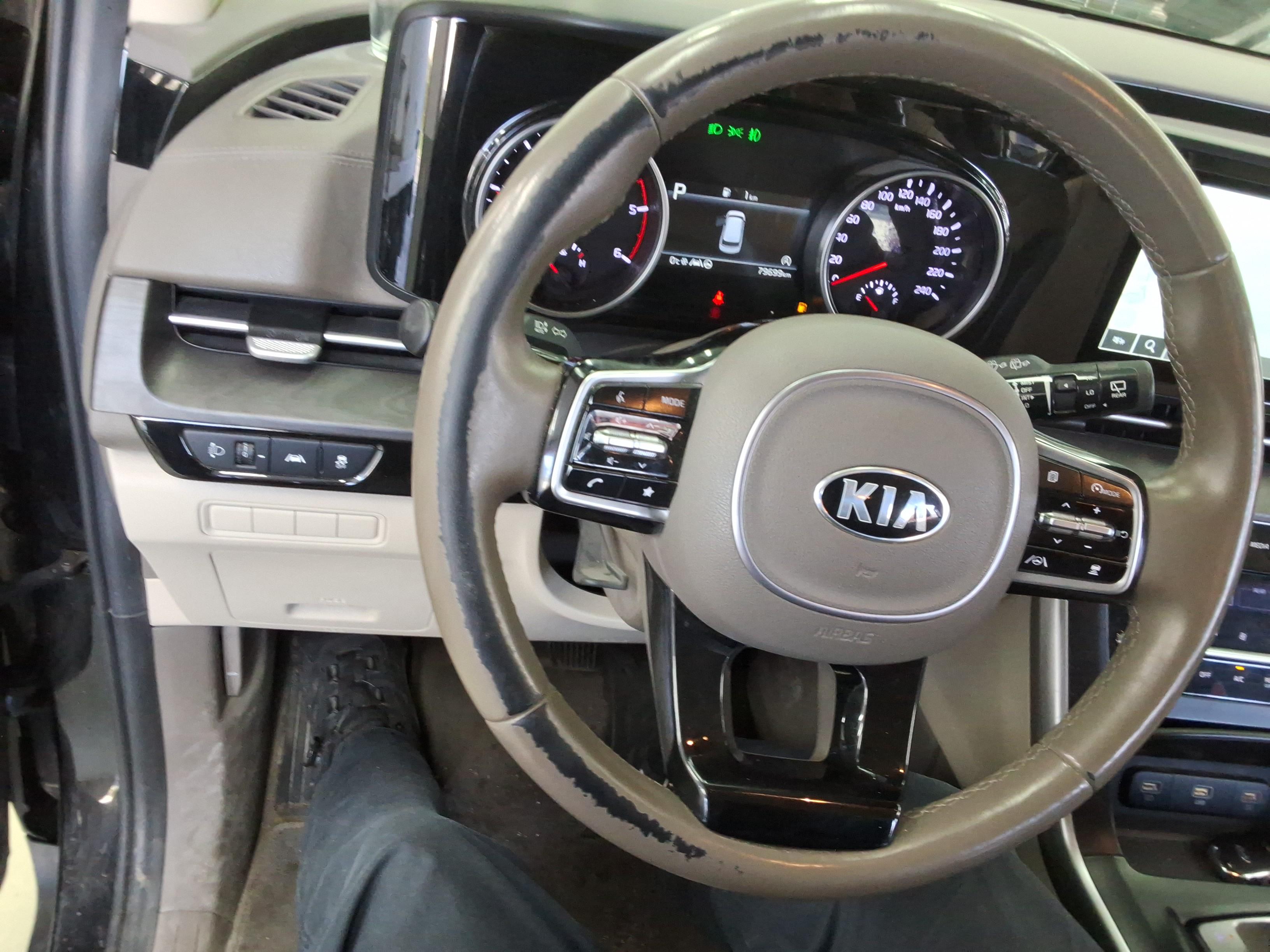 Kia SEDONA 2021 - Image 17