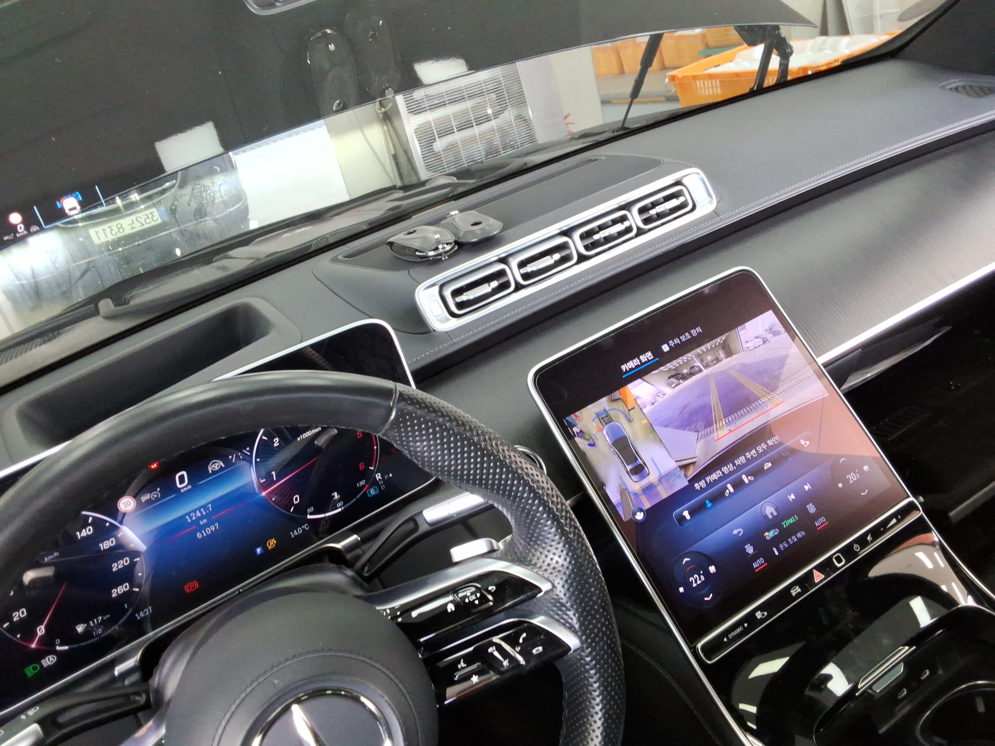 مرسيدس بنز إس كلاس 2023 - صورة 16