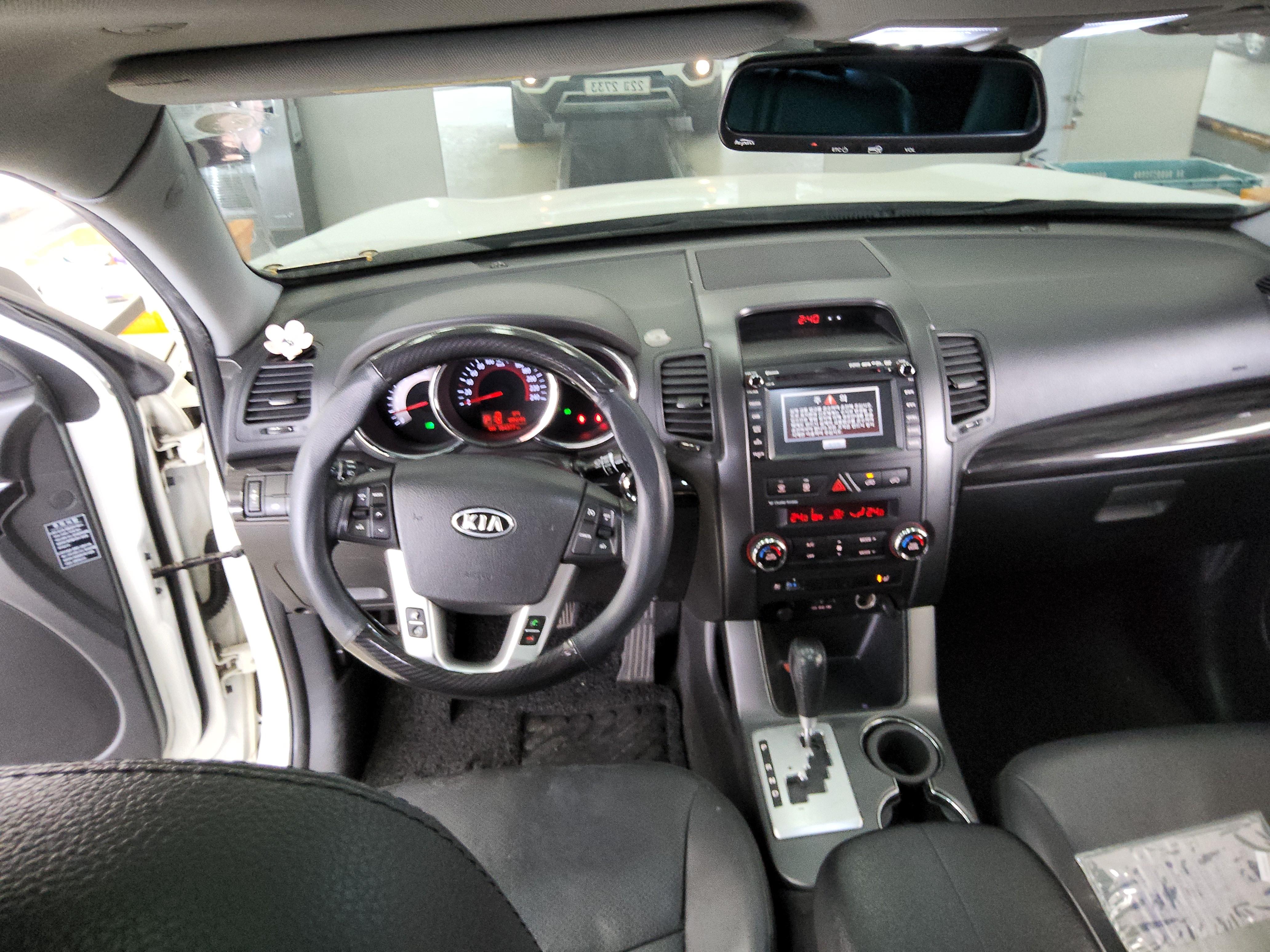 Kia Sorento 2011 - Image 10