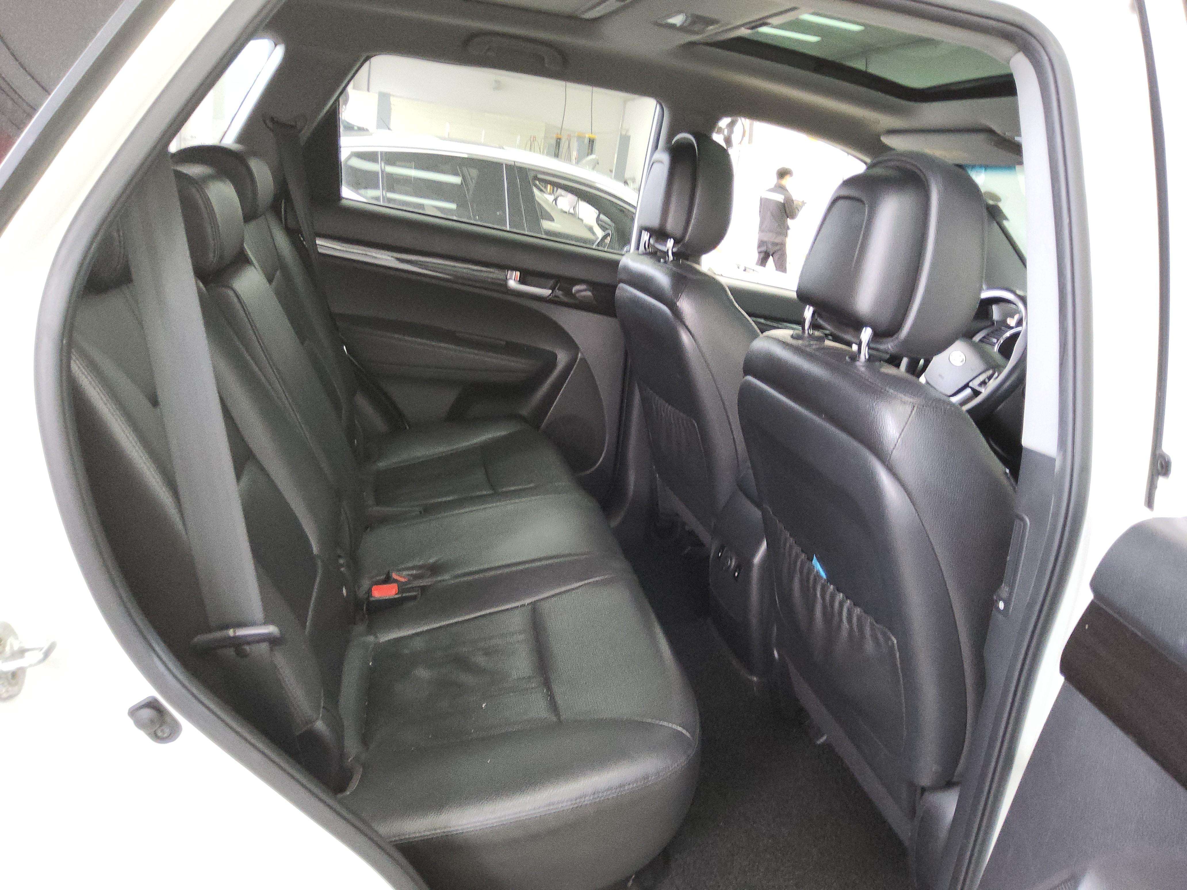 Kia Sorento 2011 - Image 13