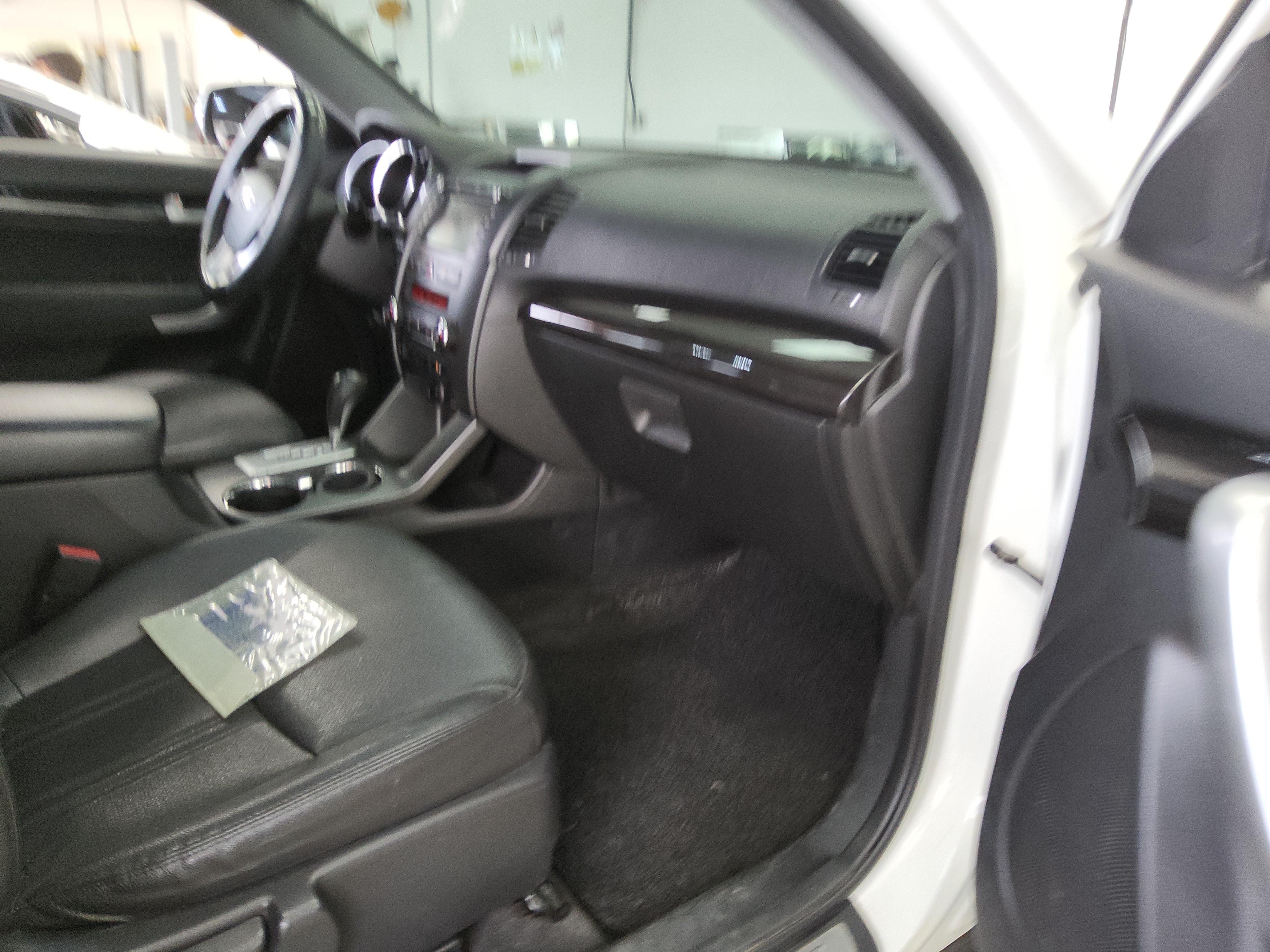 Kia Sorento 2011 - Image 14