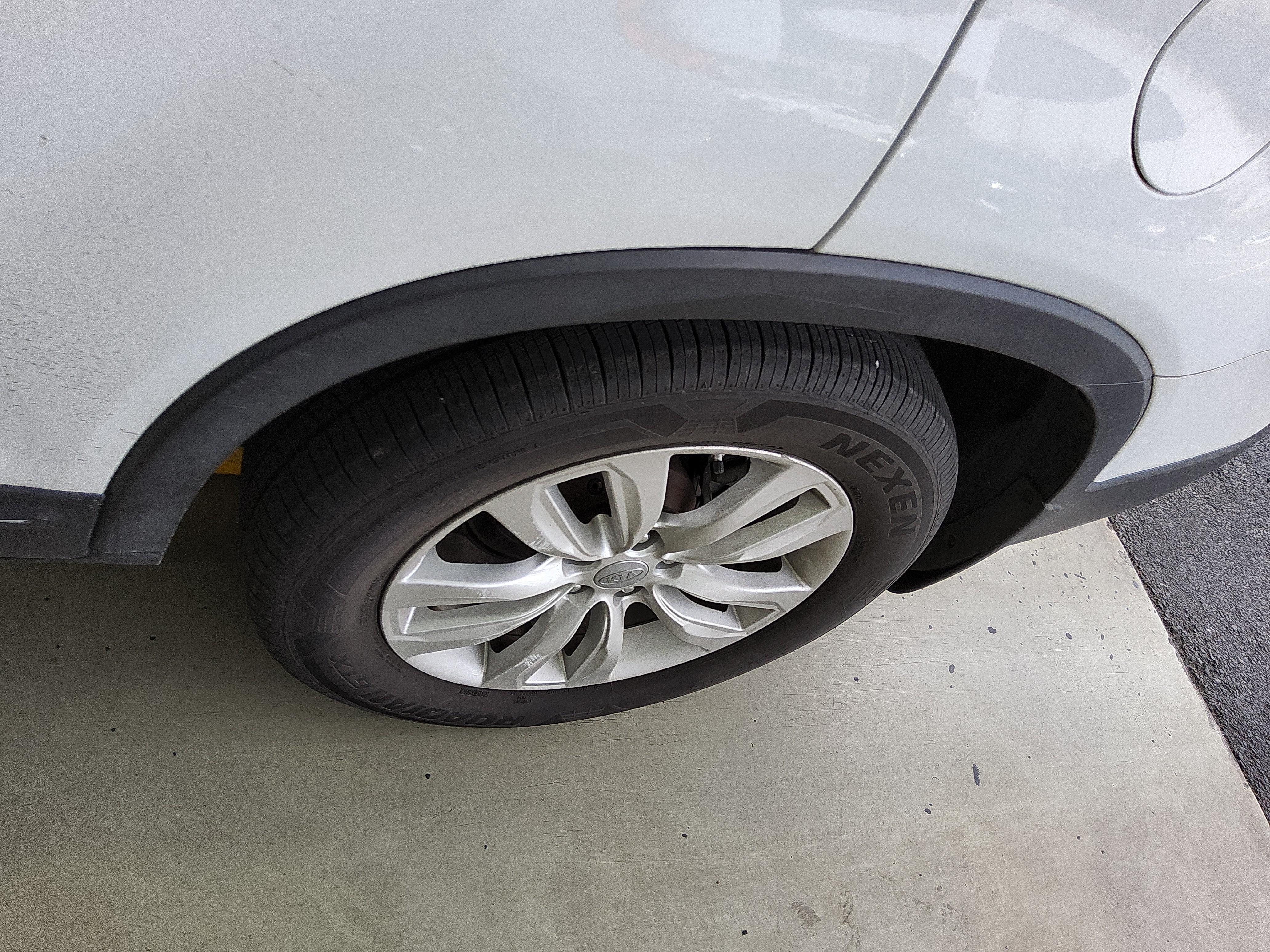 Kia Sorento 2011 - Image 20