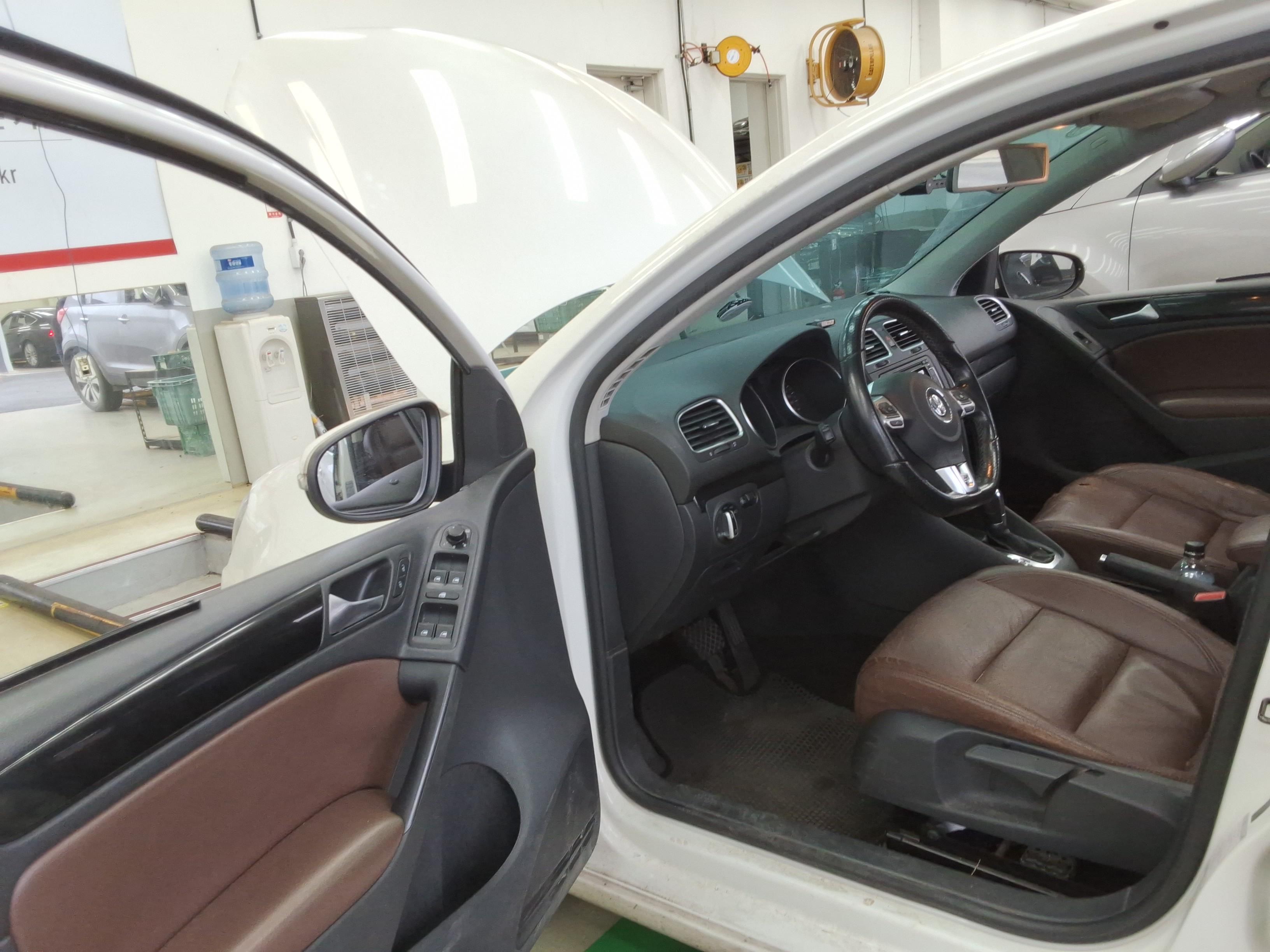 Volkswagen Golf - 10