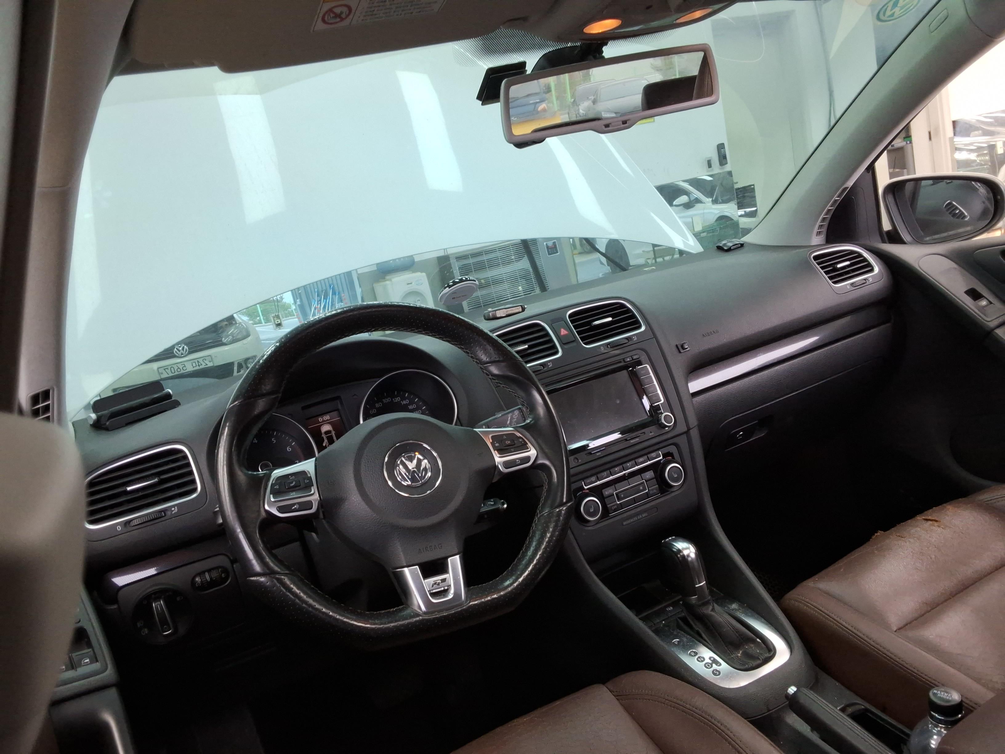 Volkswagen Golf - 11