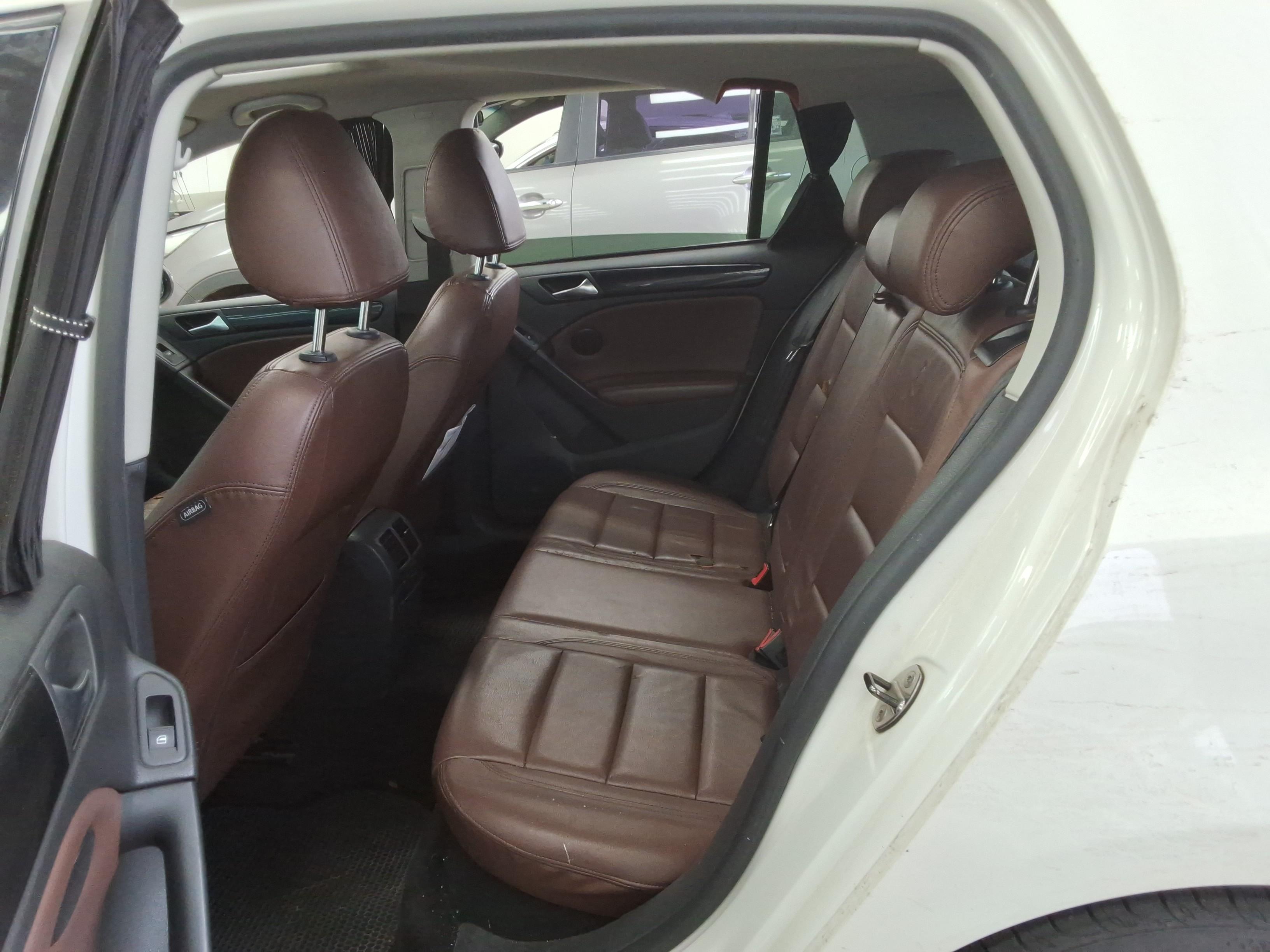 Volkswagen Golf - 12