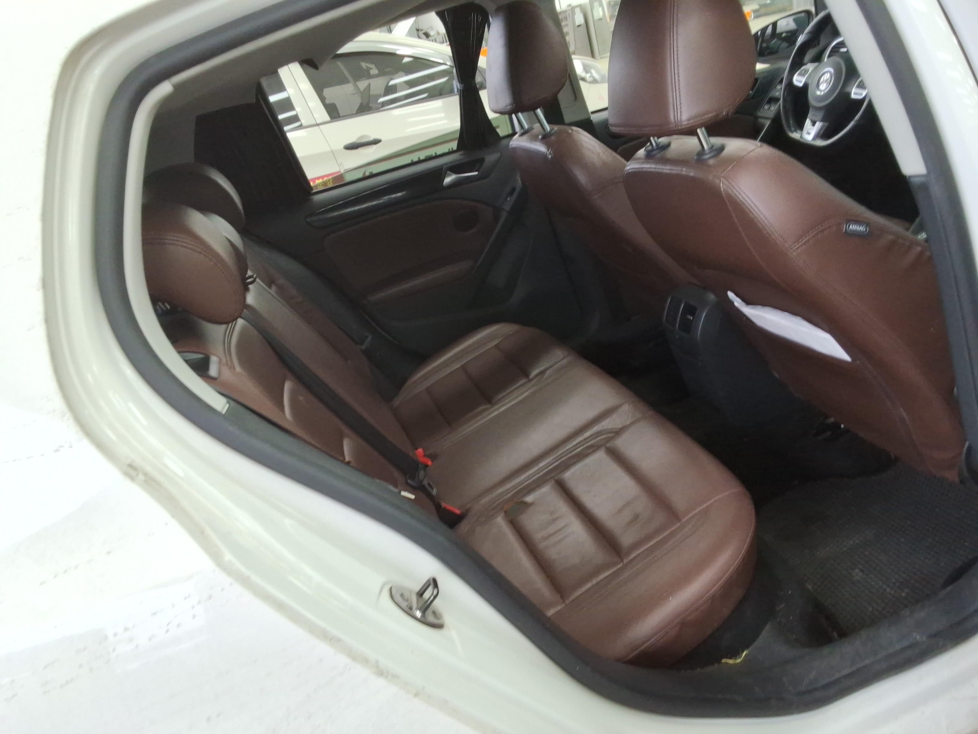 Volkswagen Golf - 13
