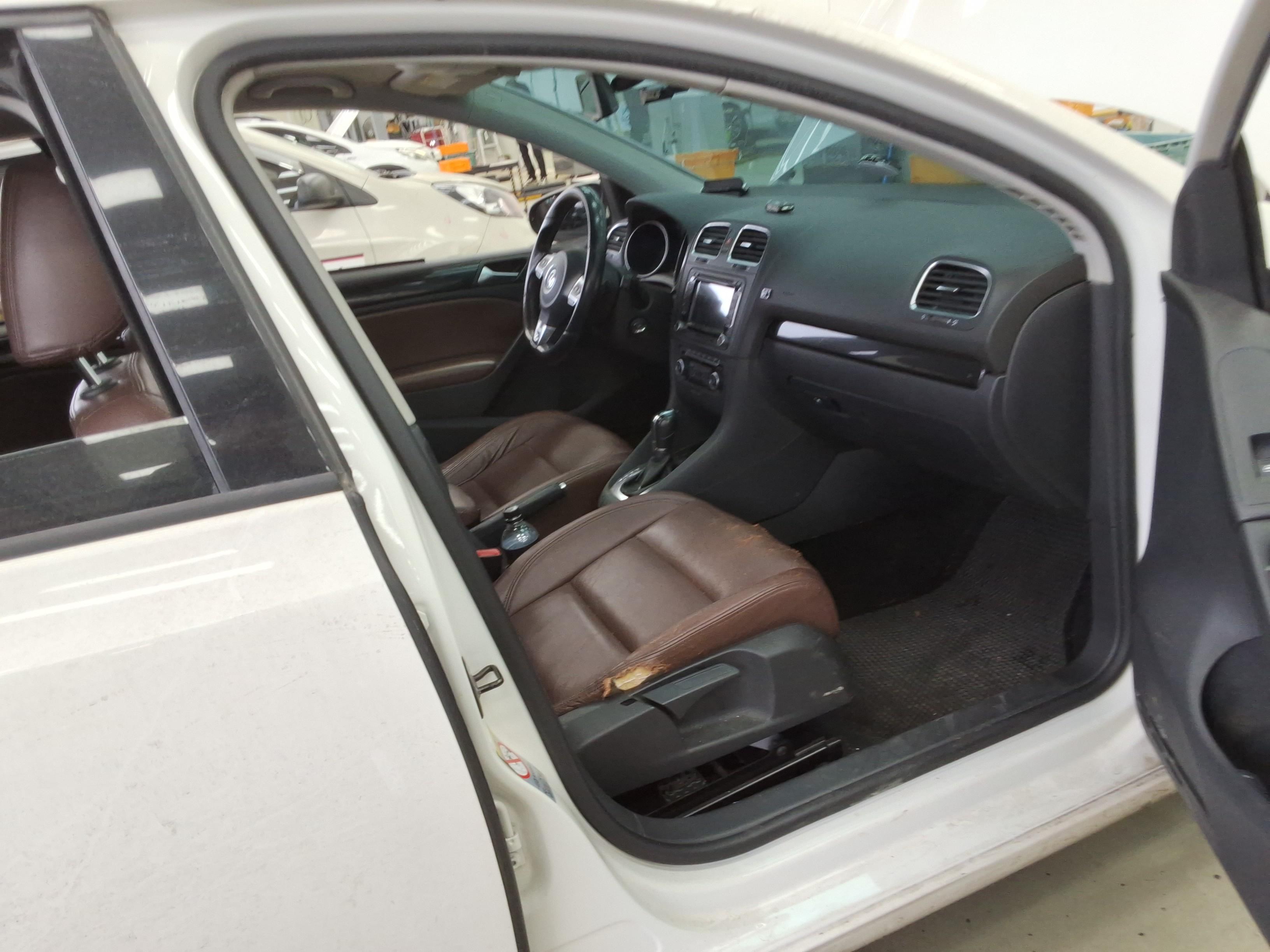Volkswagen Golf - 14