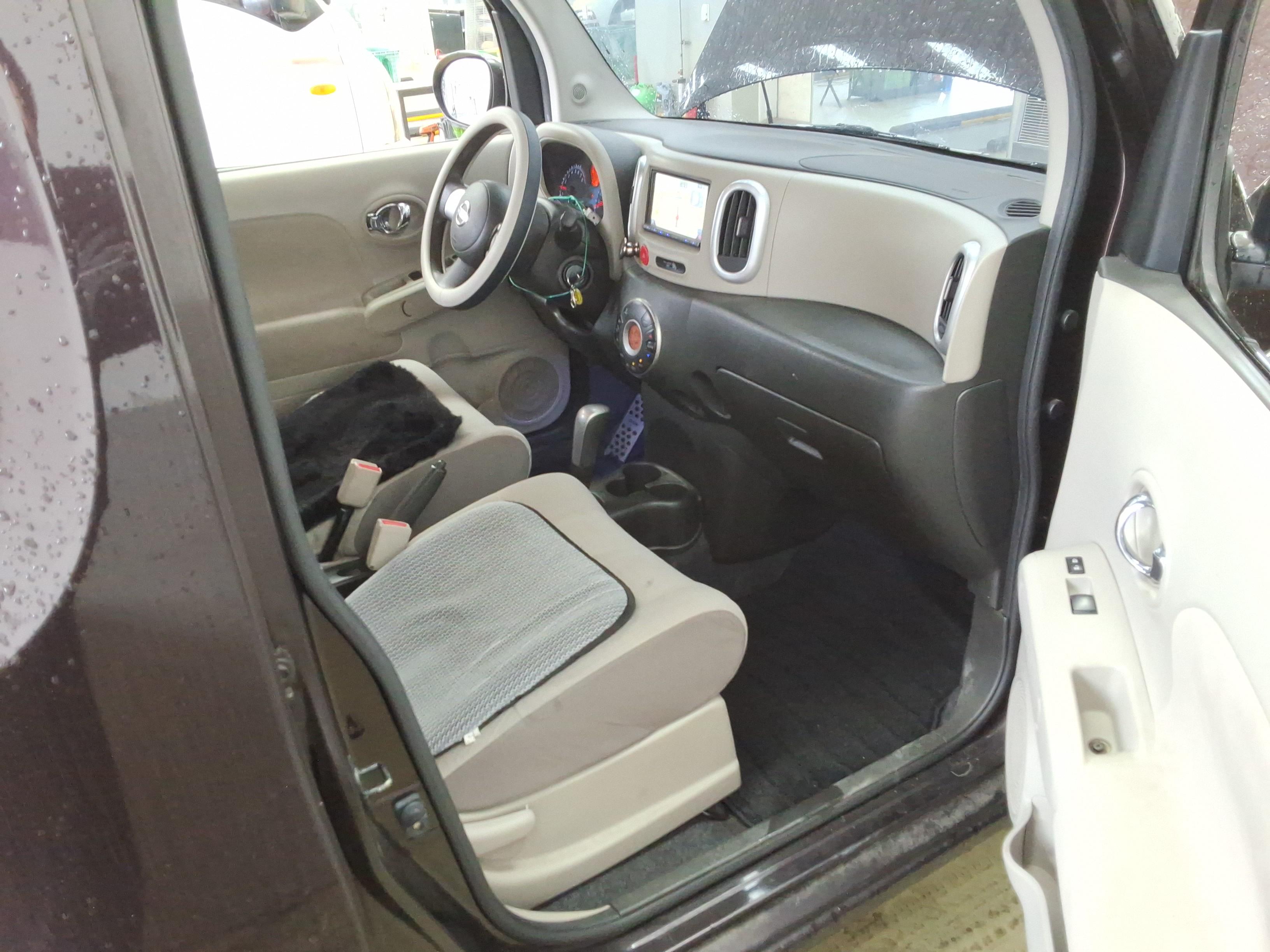 Nissan Cube - 12