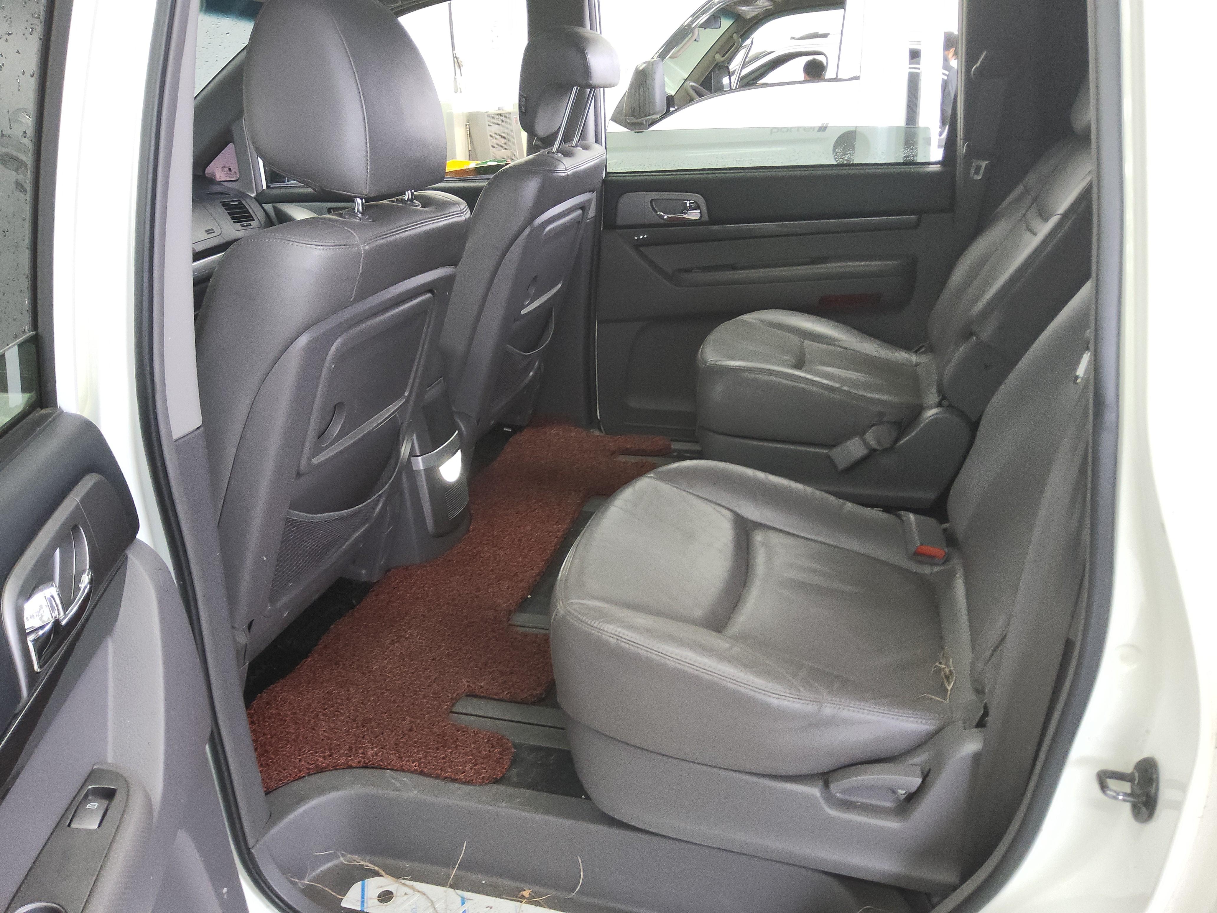 سانج يونج كوراندو توريزمو 2015 - صورة 11