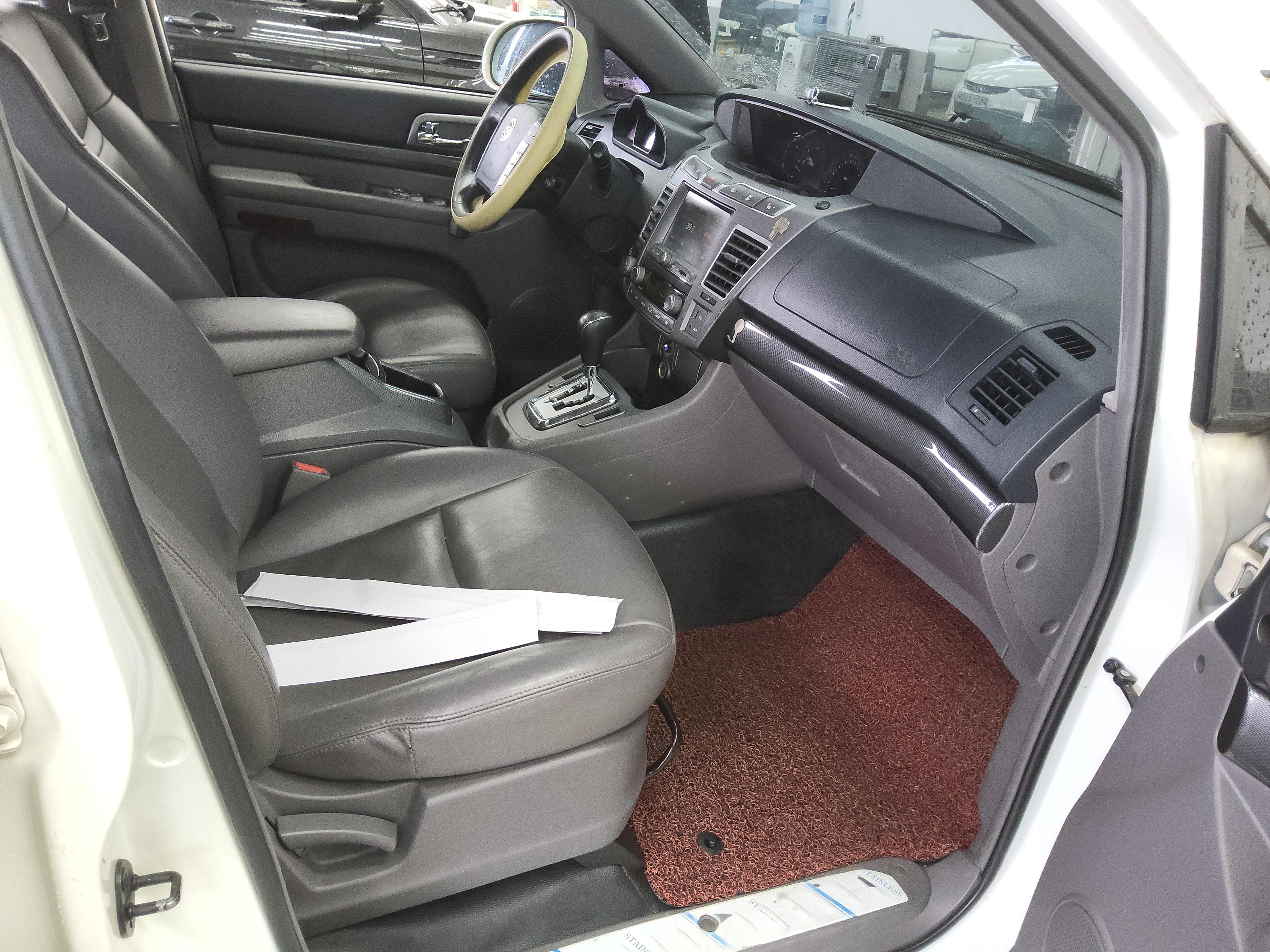 سانج يونج كوراندو توريزمو 2015 - صورة 13