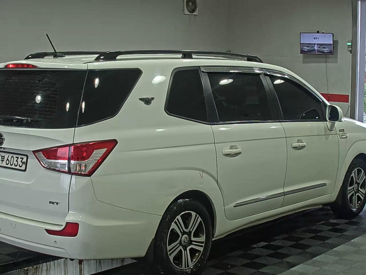 سانج يونج كوراندو توريزمو 2015 - صورة 4