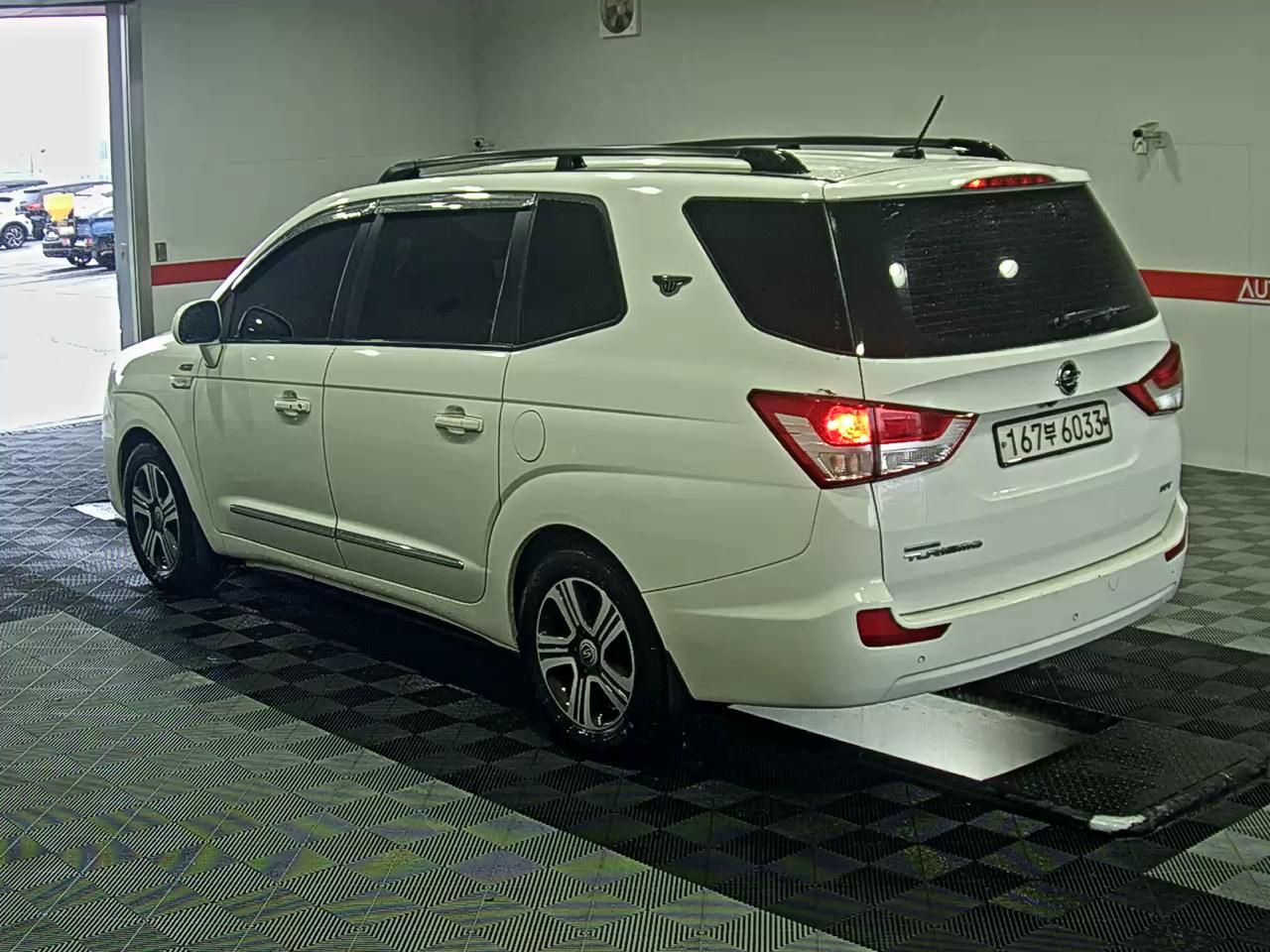 سانج يونج كوراندو توريزمو 2015 - صورة 5