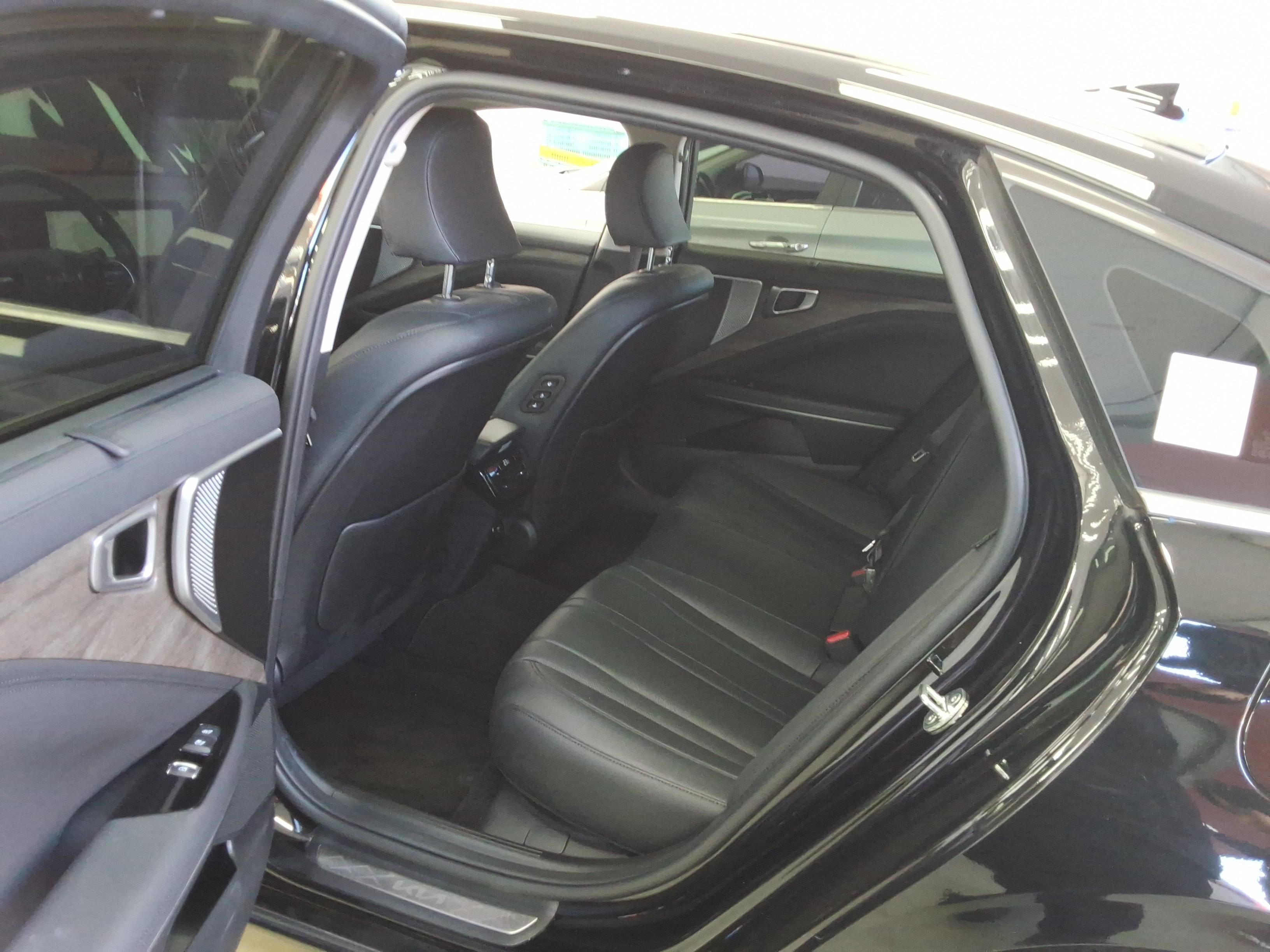 كيا K8 2023 - صورة 10