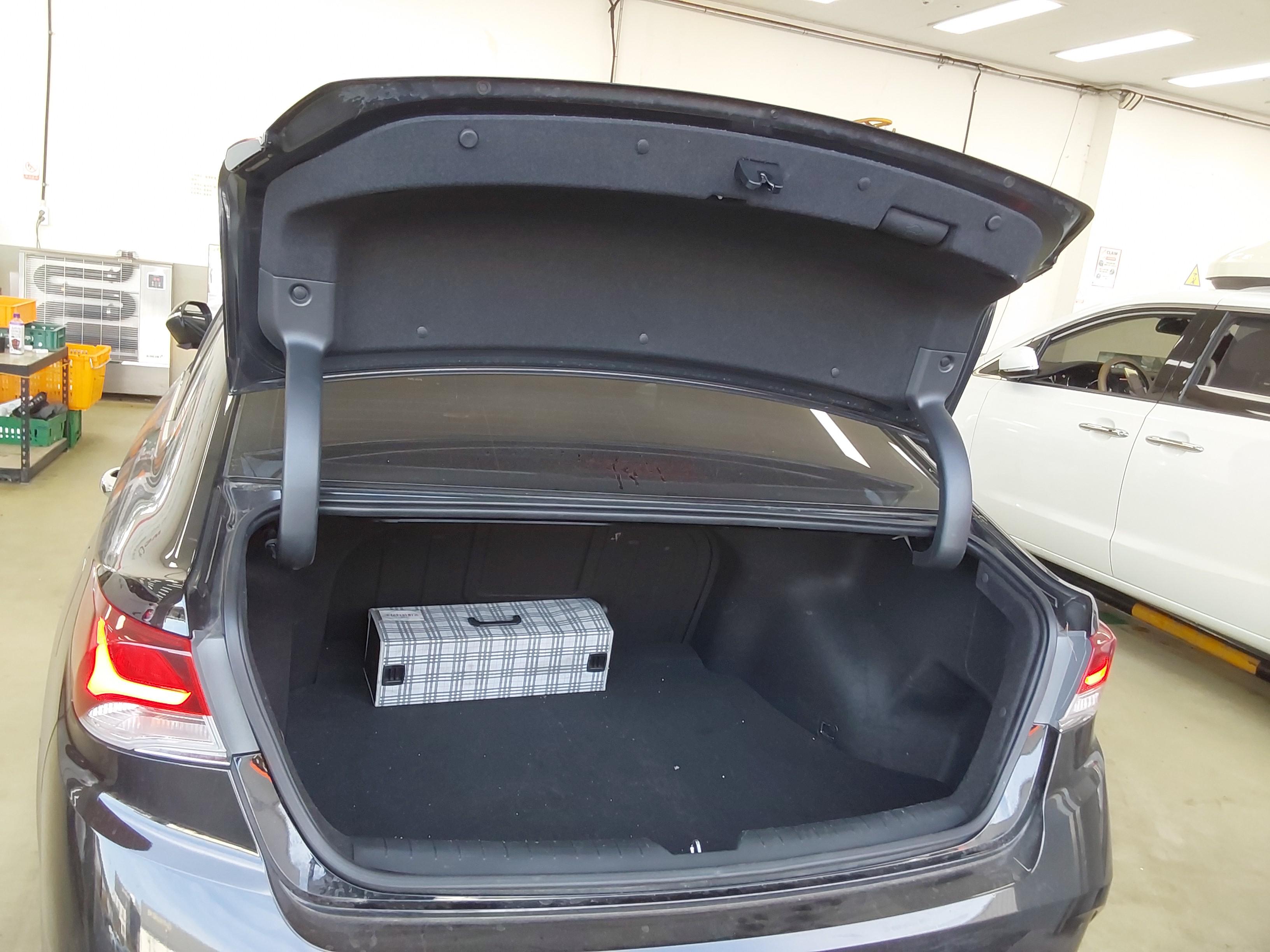 Hyundai Sonata 2018 - Image 12