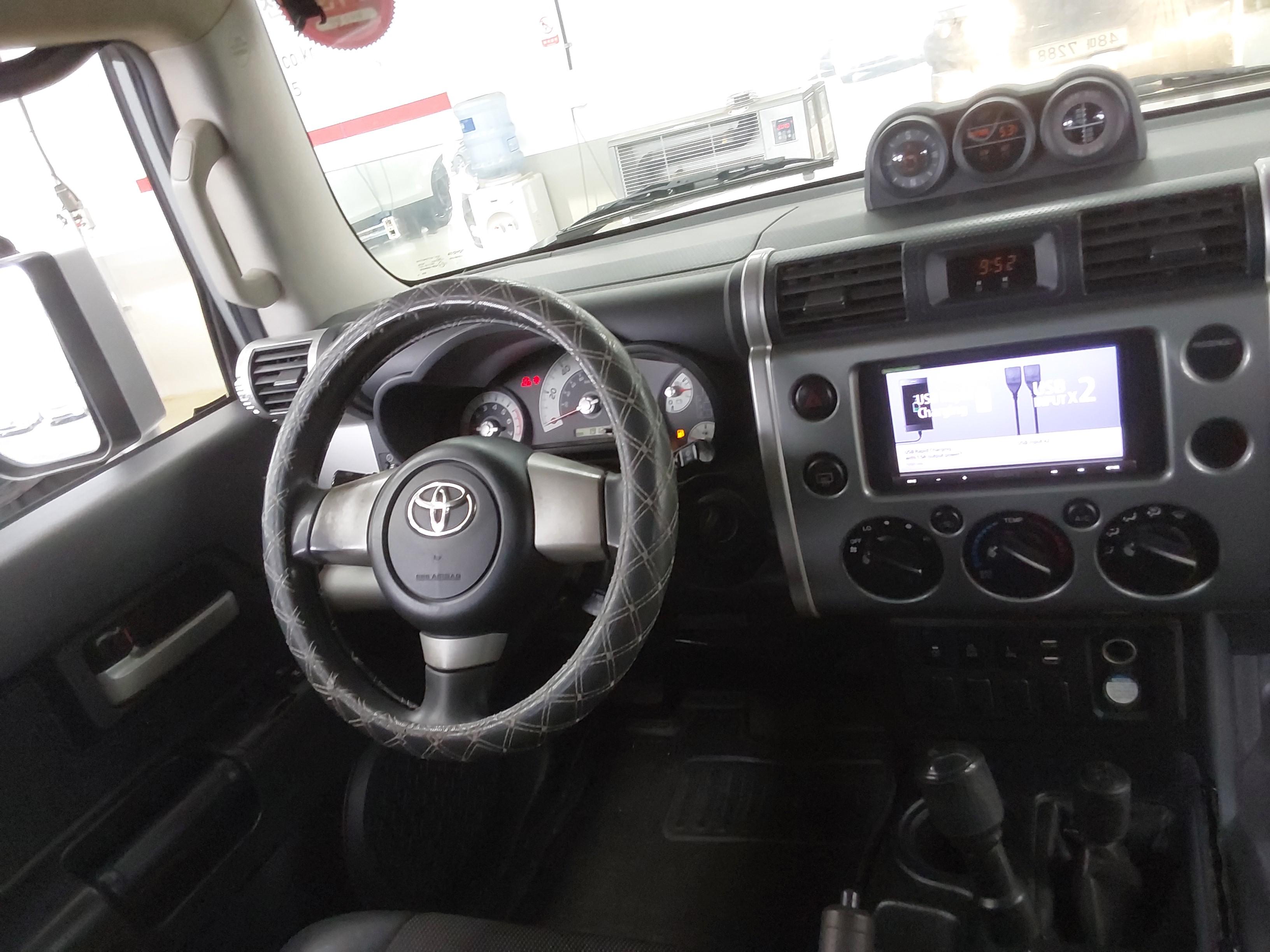 TOYOTA FJ - 10