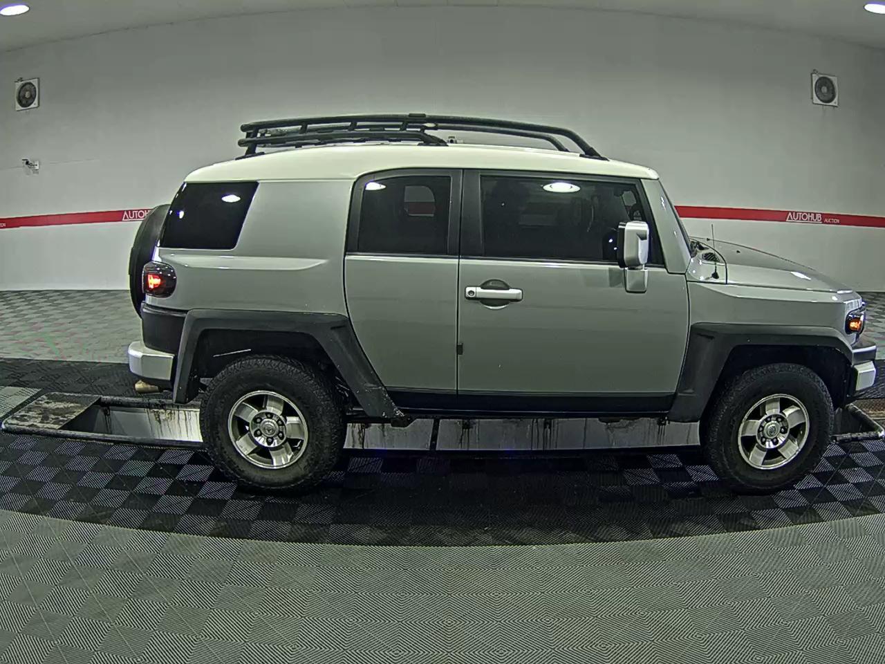 TOYOTA FJ - 3