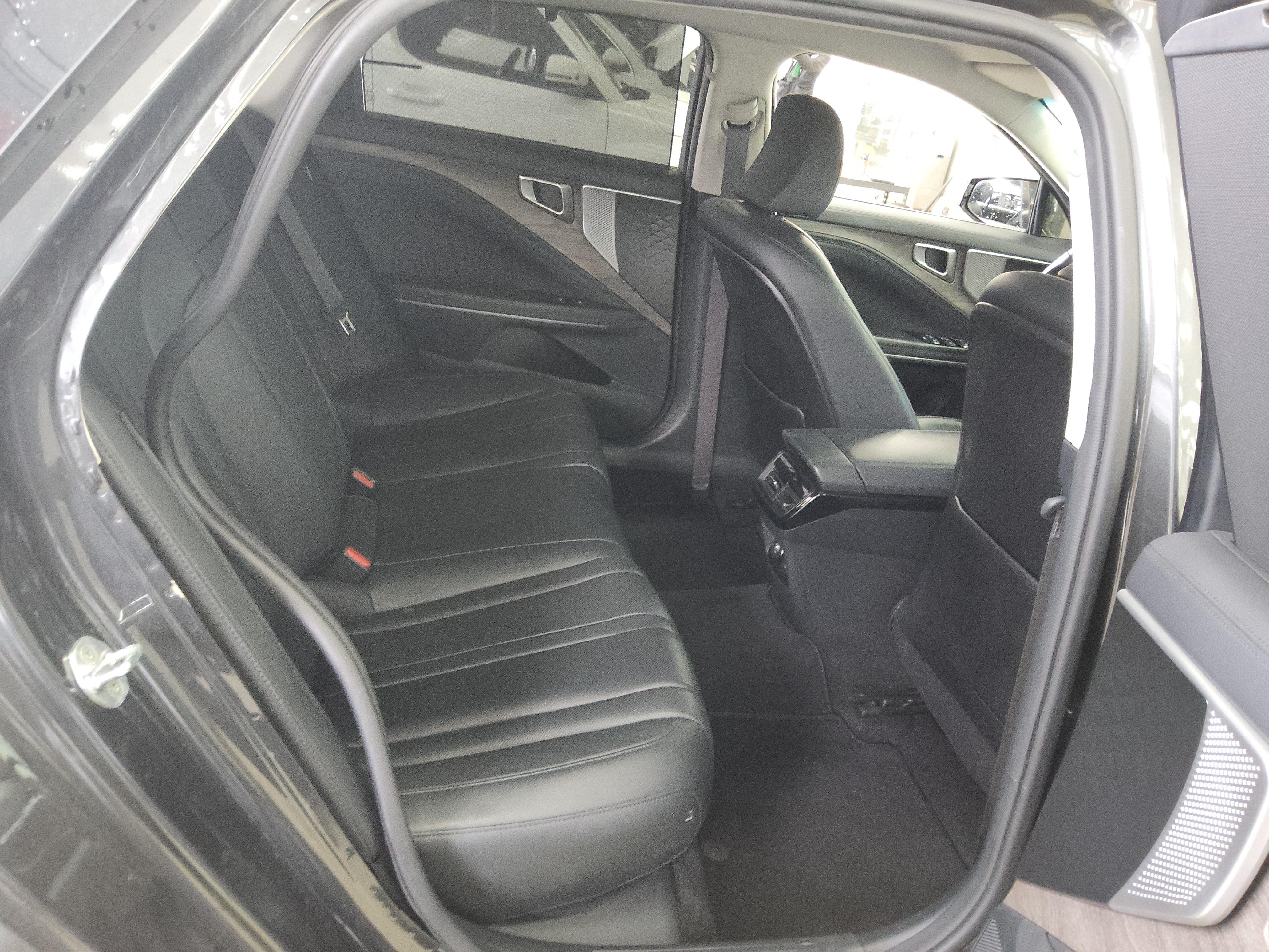 كيا K8 2022 - صورة 13