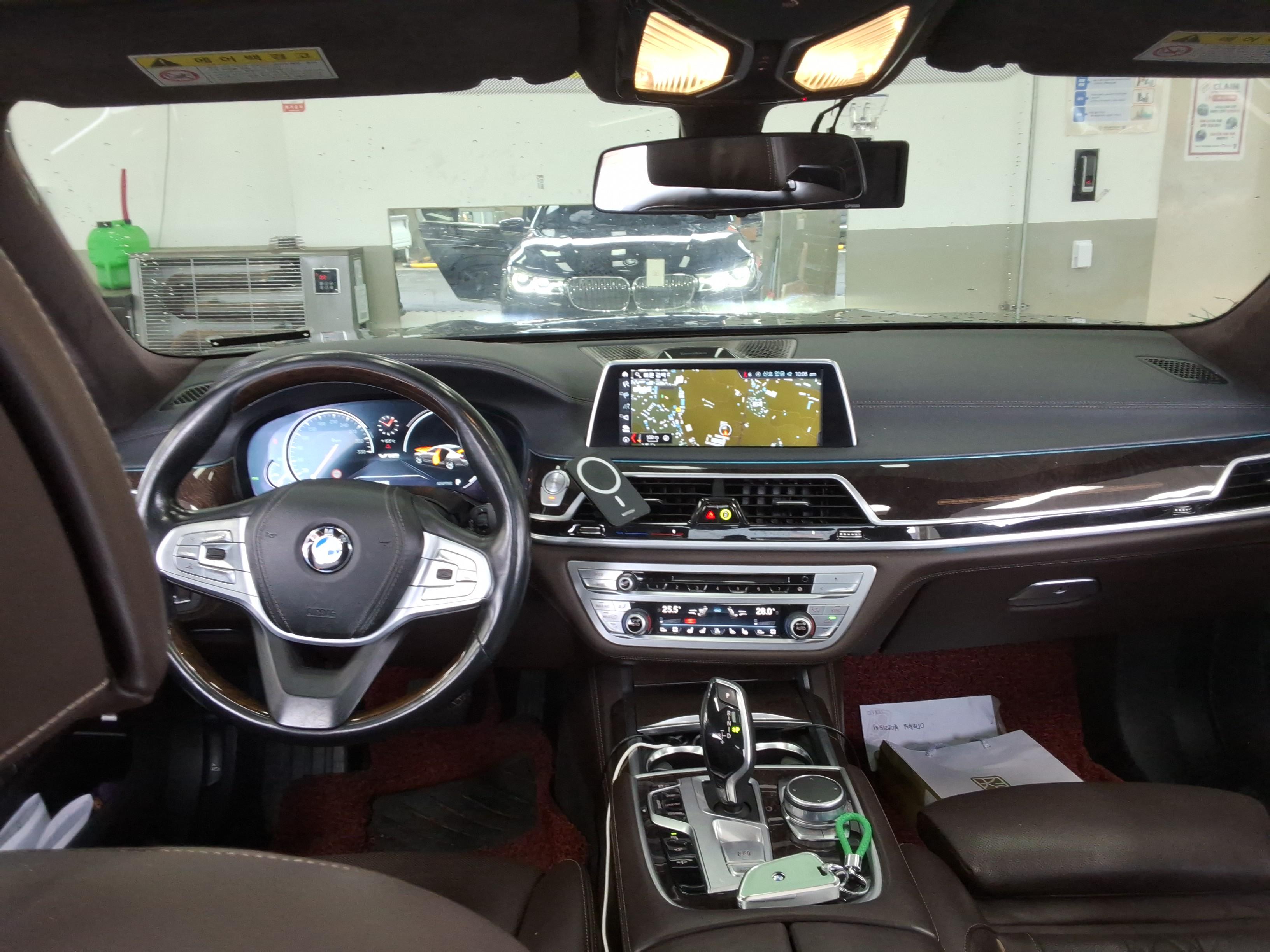 BMW 7 Series - 11