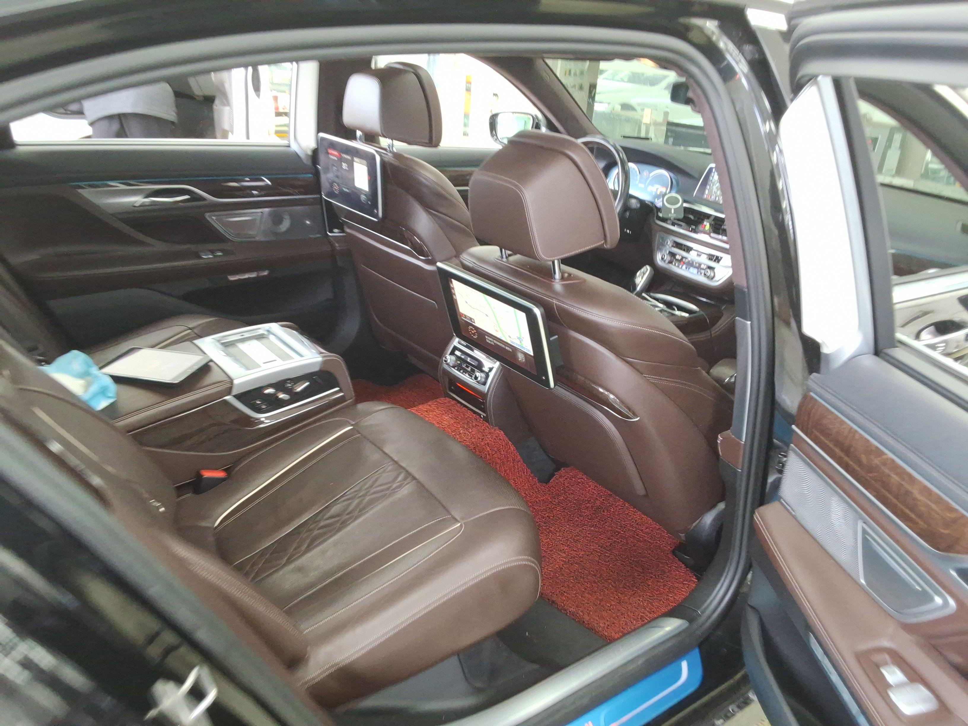 BMW 7 Series - 13