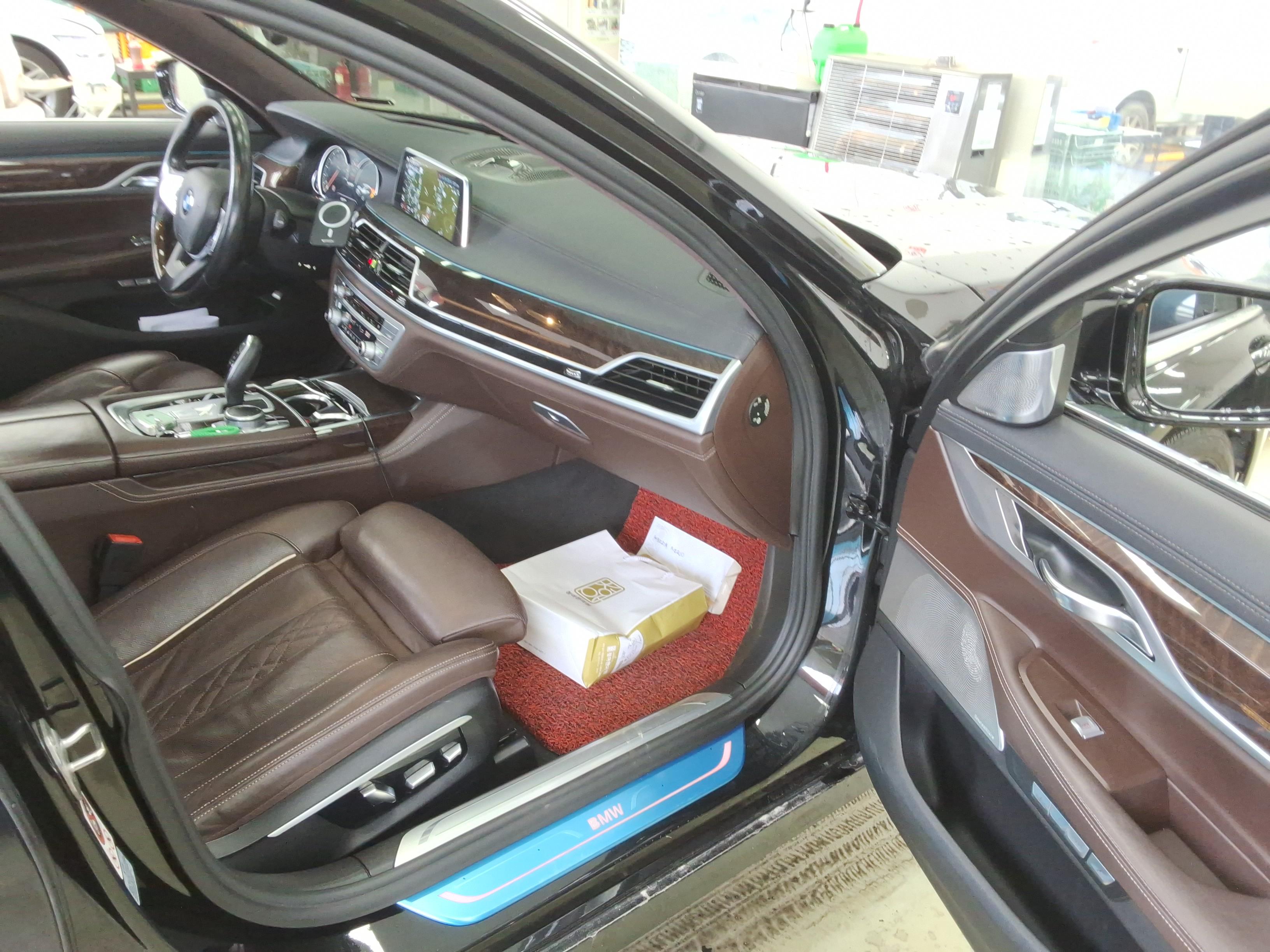BMW 7 Series - 14