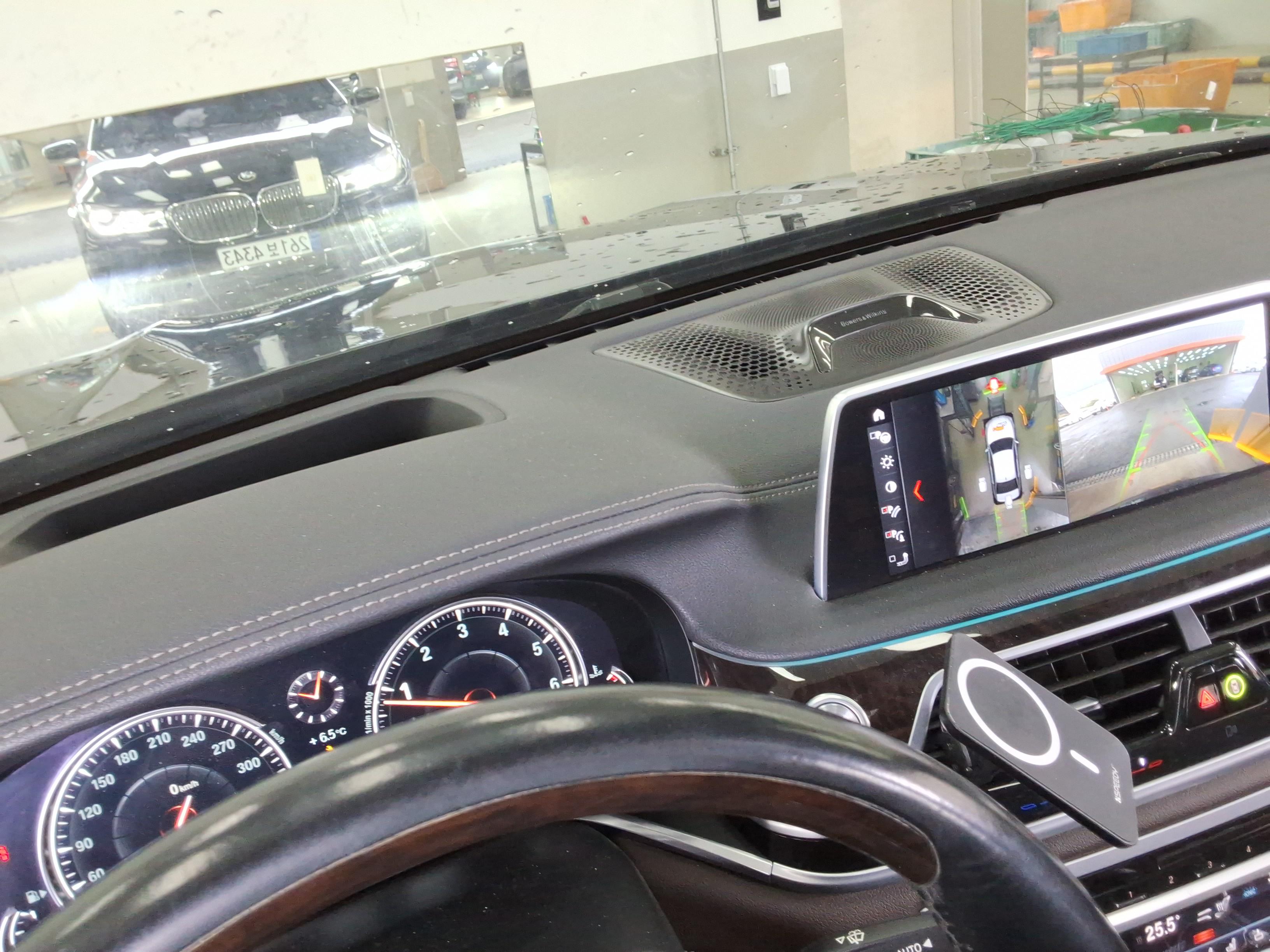 BMW 7 Series - 19