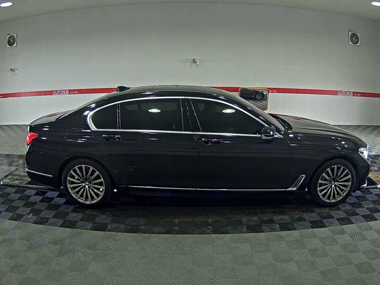 BMW 7 Series - 3