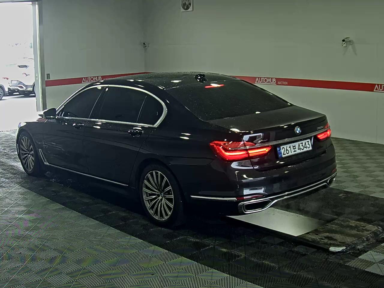 BMW 7 Series - 5