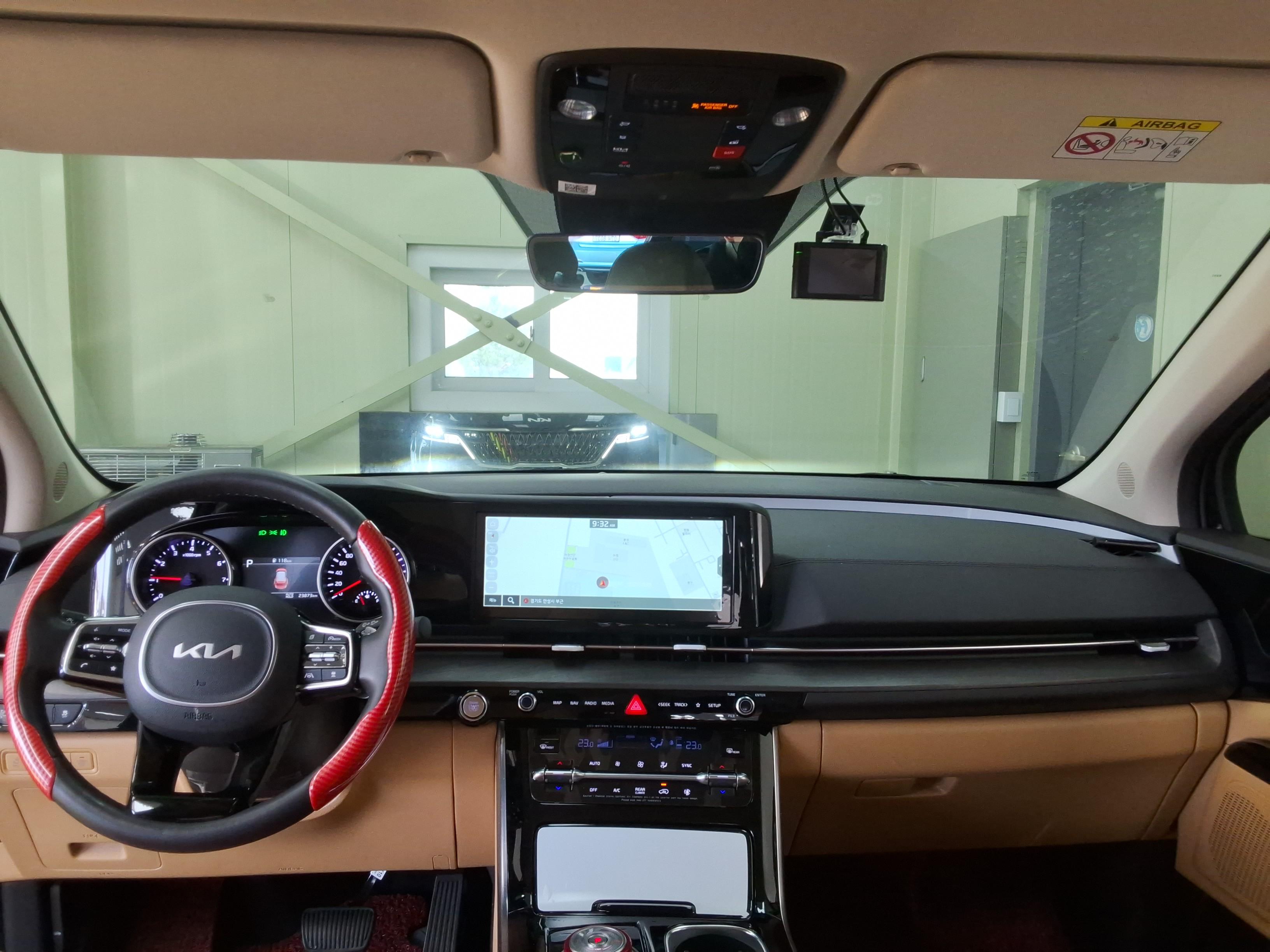 Kia Carnival - 10