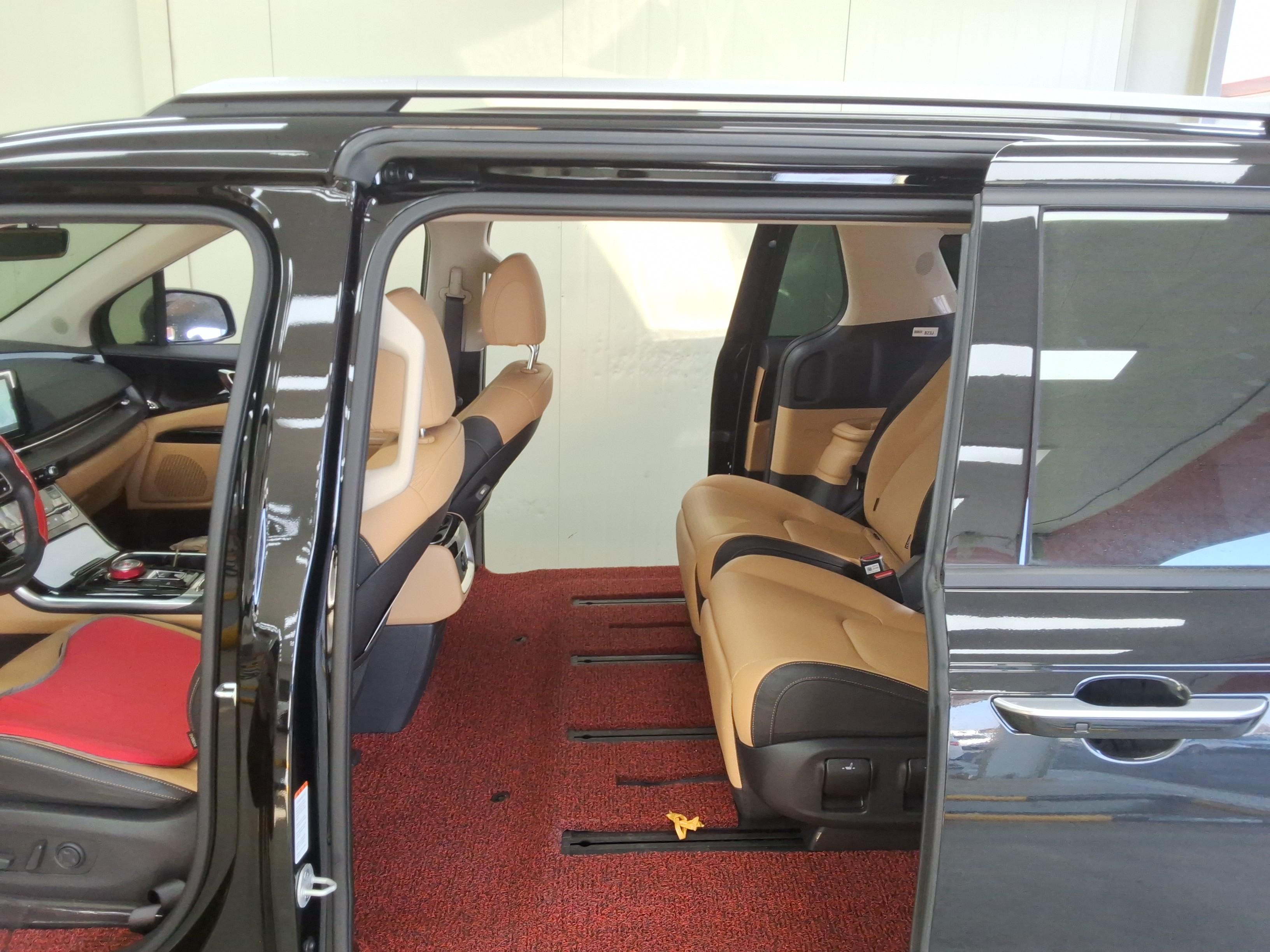 Kia Carnival - 11