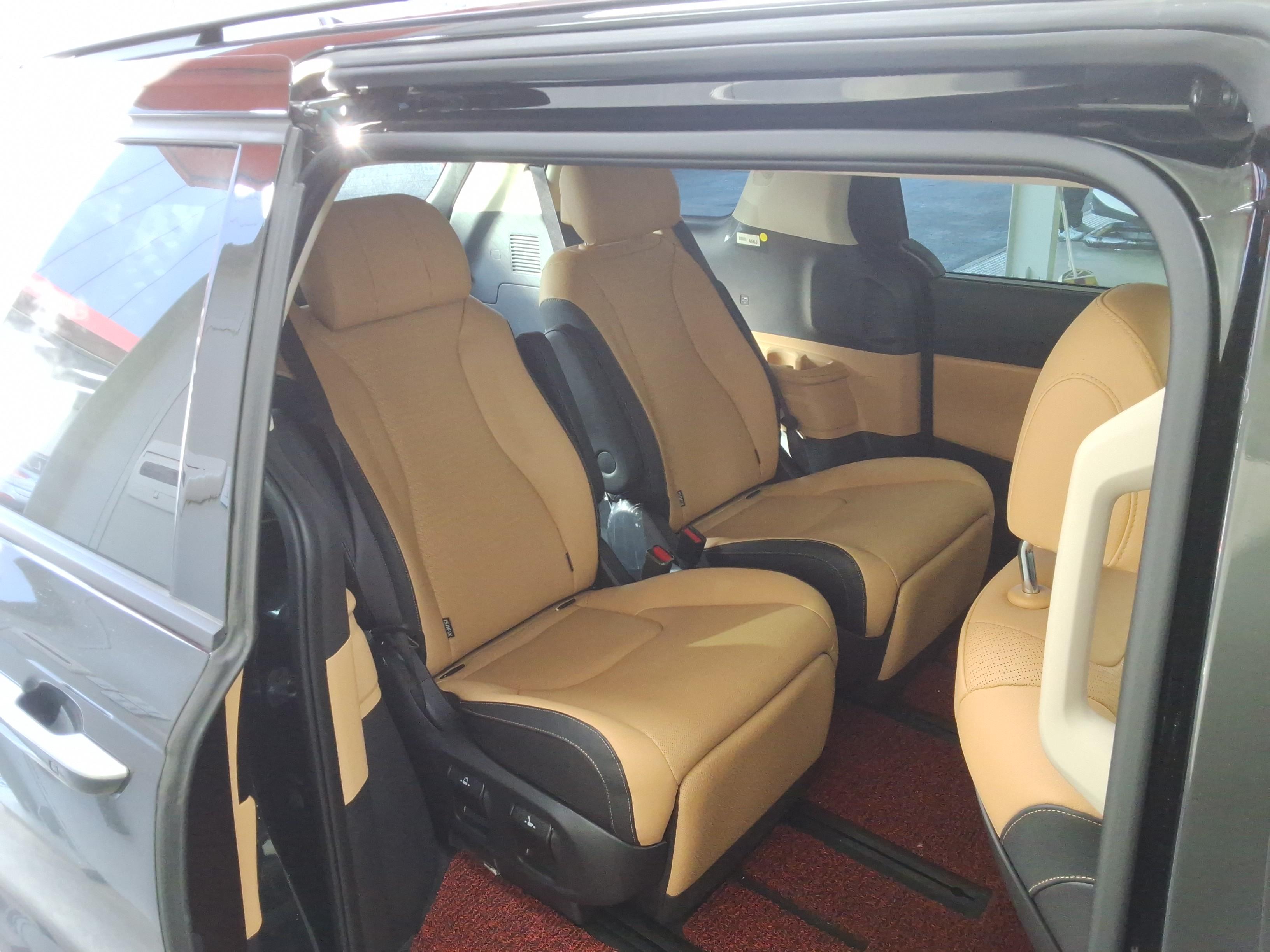 Kia Carnival - 13