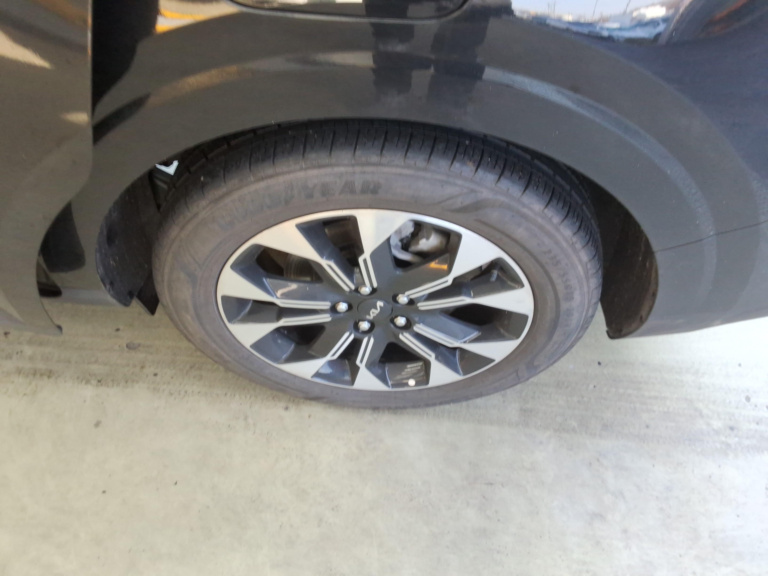 Kia Carnival - 21