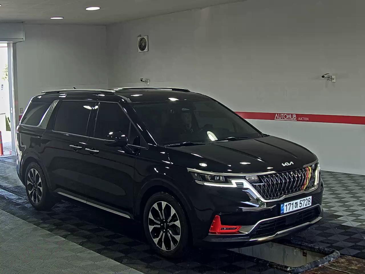Kia Carnival - 2