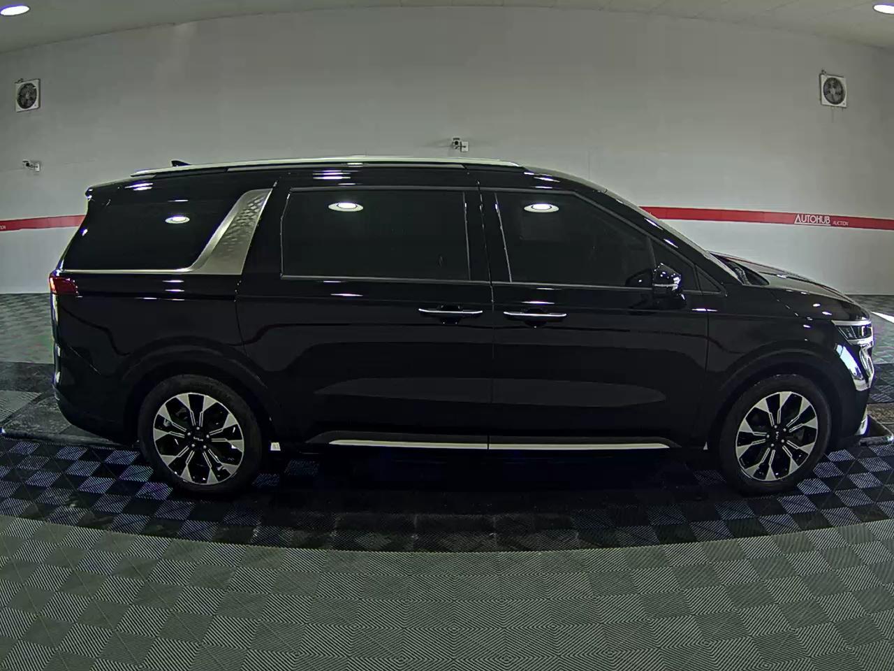 Kia Carnival - 3