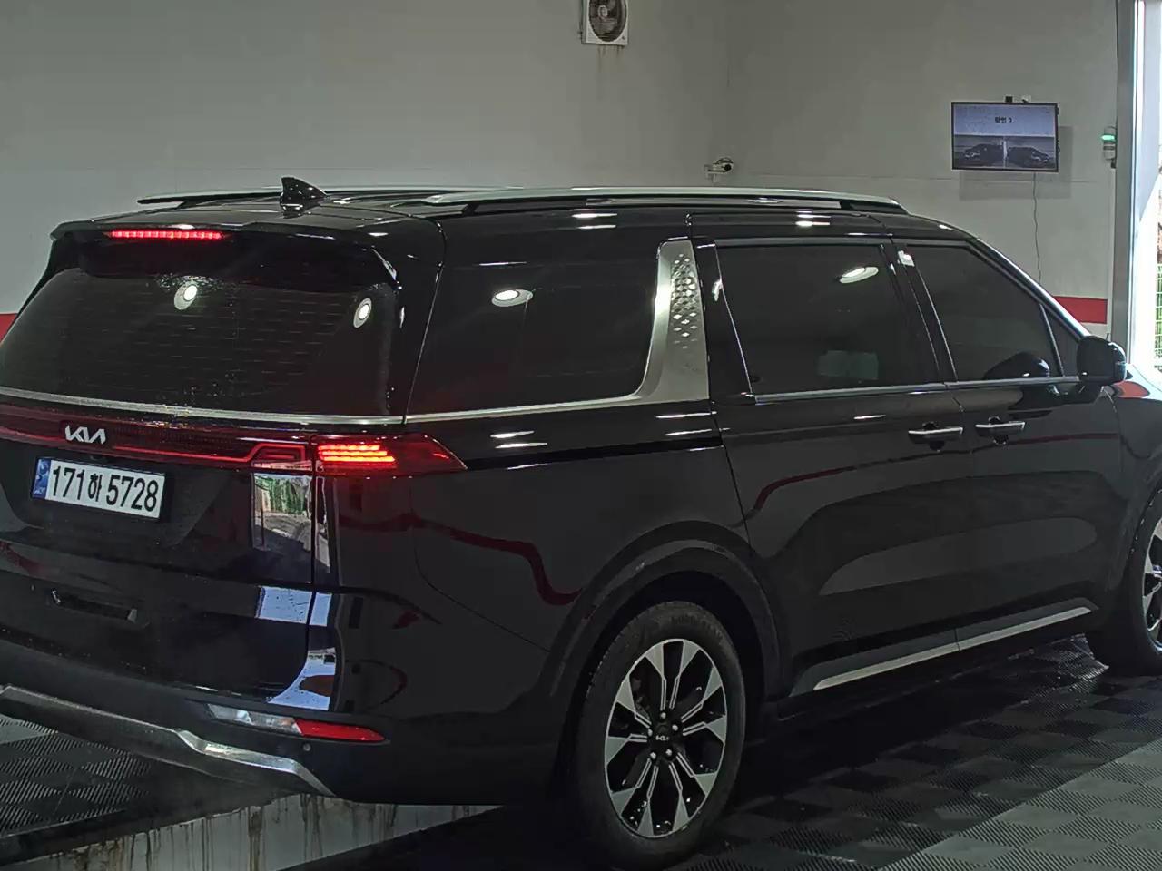Kia Carnival - 4