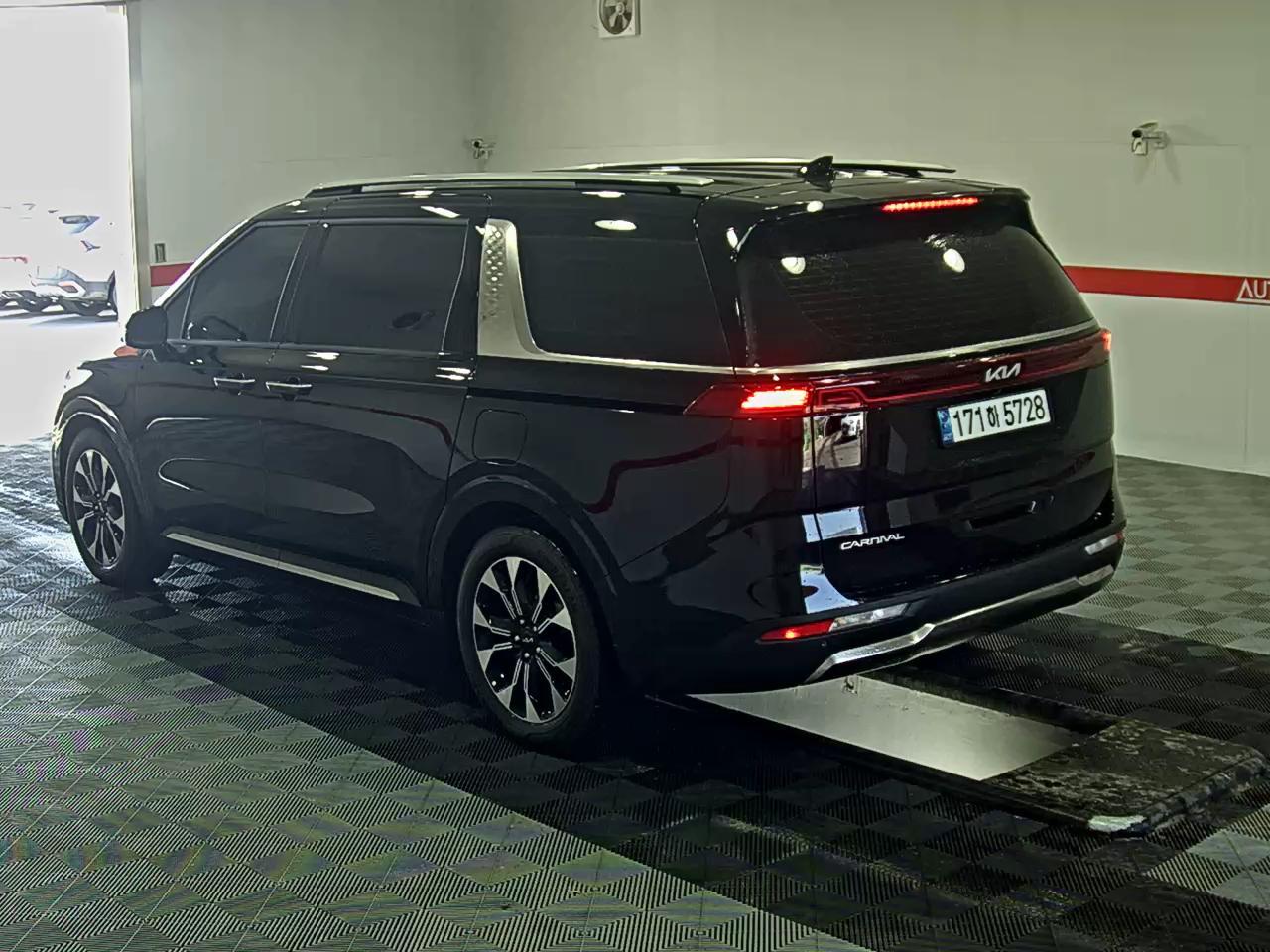 Kia Carnival - 5