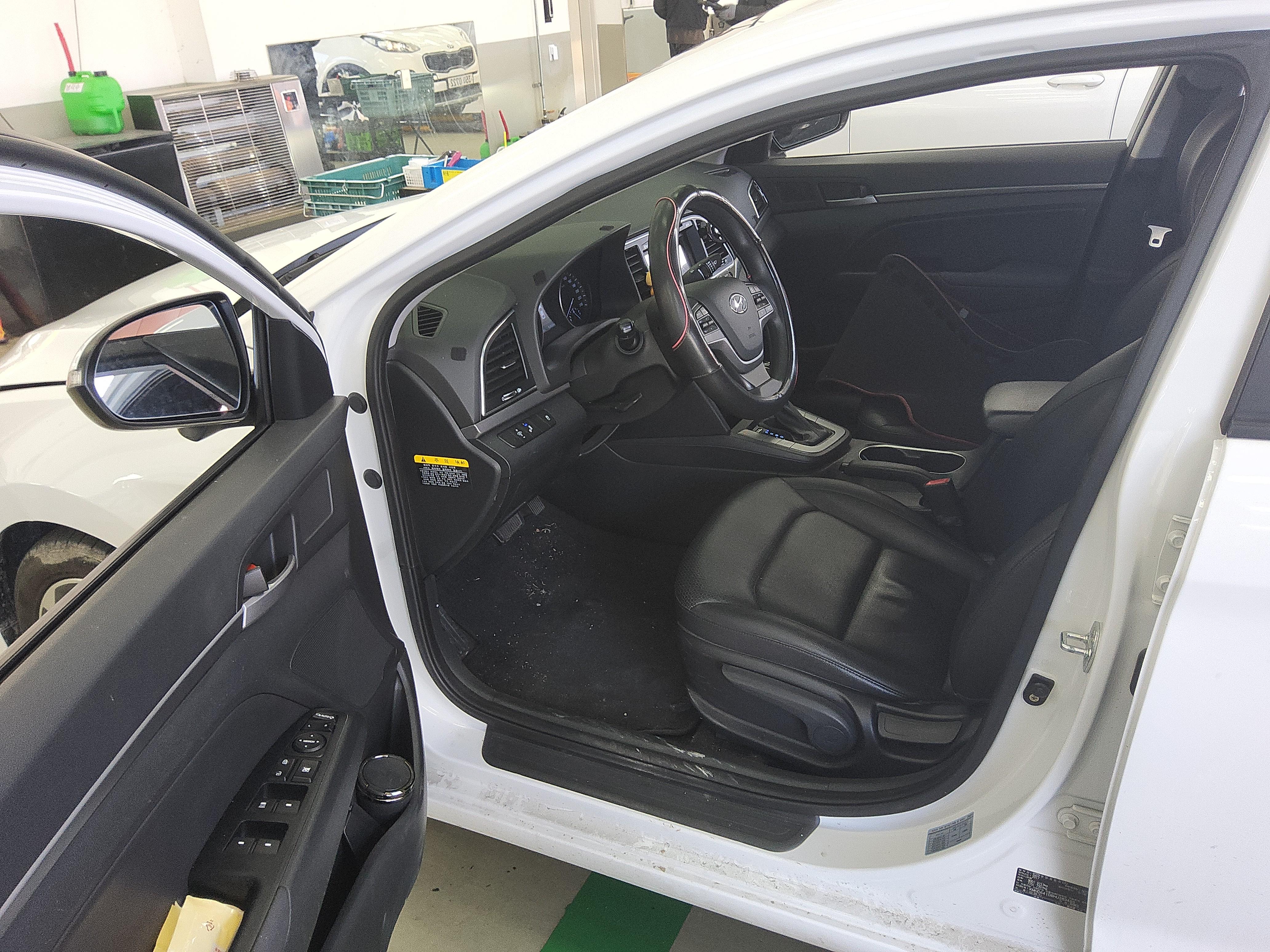 Hyundai Elantra 2017 - Image 9