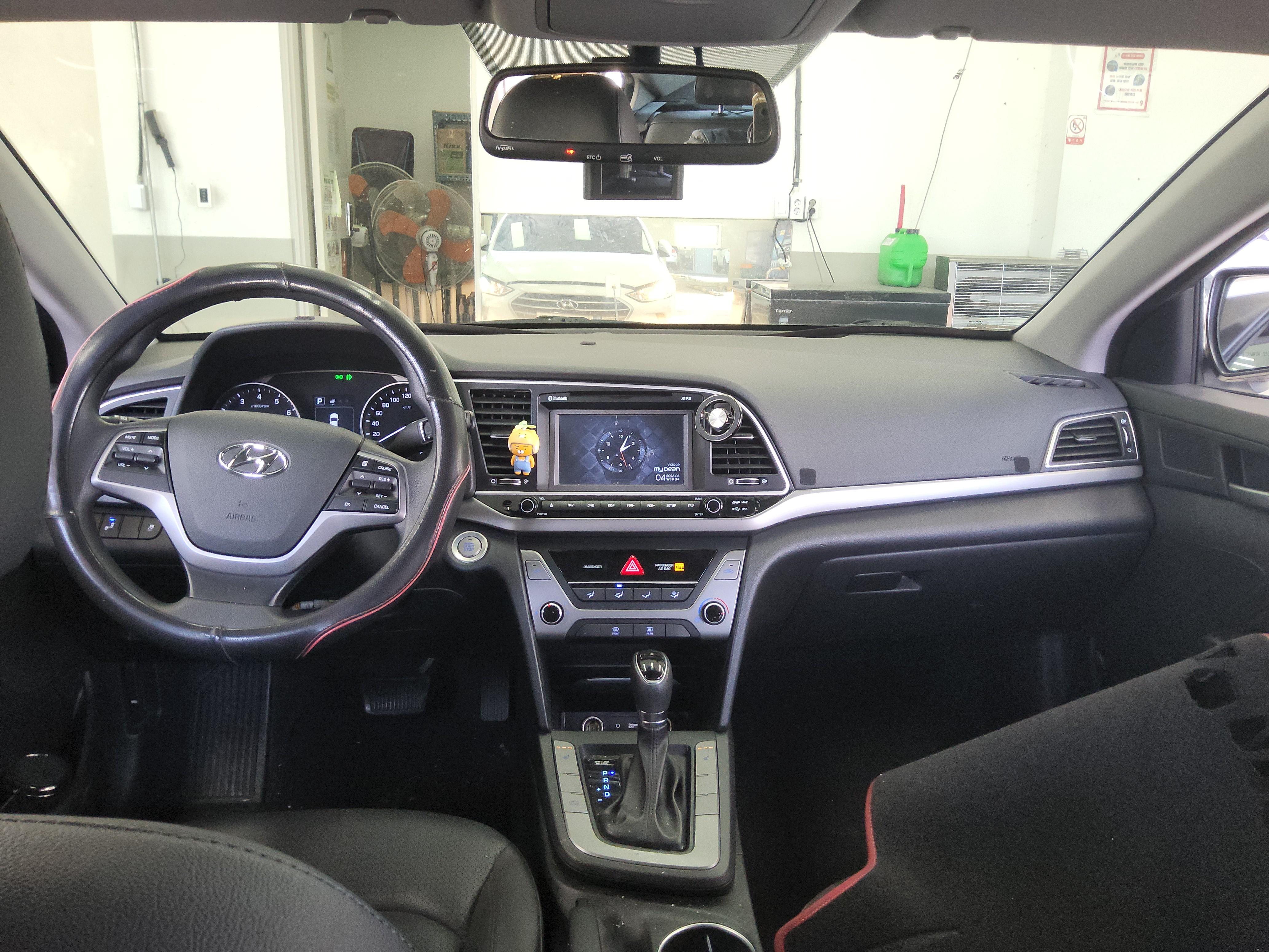 Hyundai Elantra 2017 - Image 10