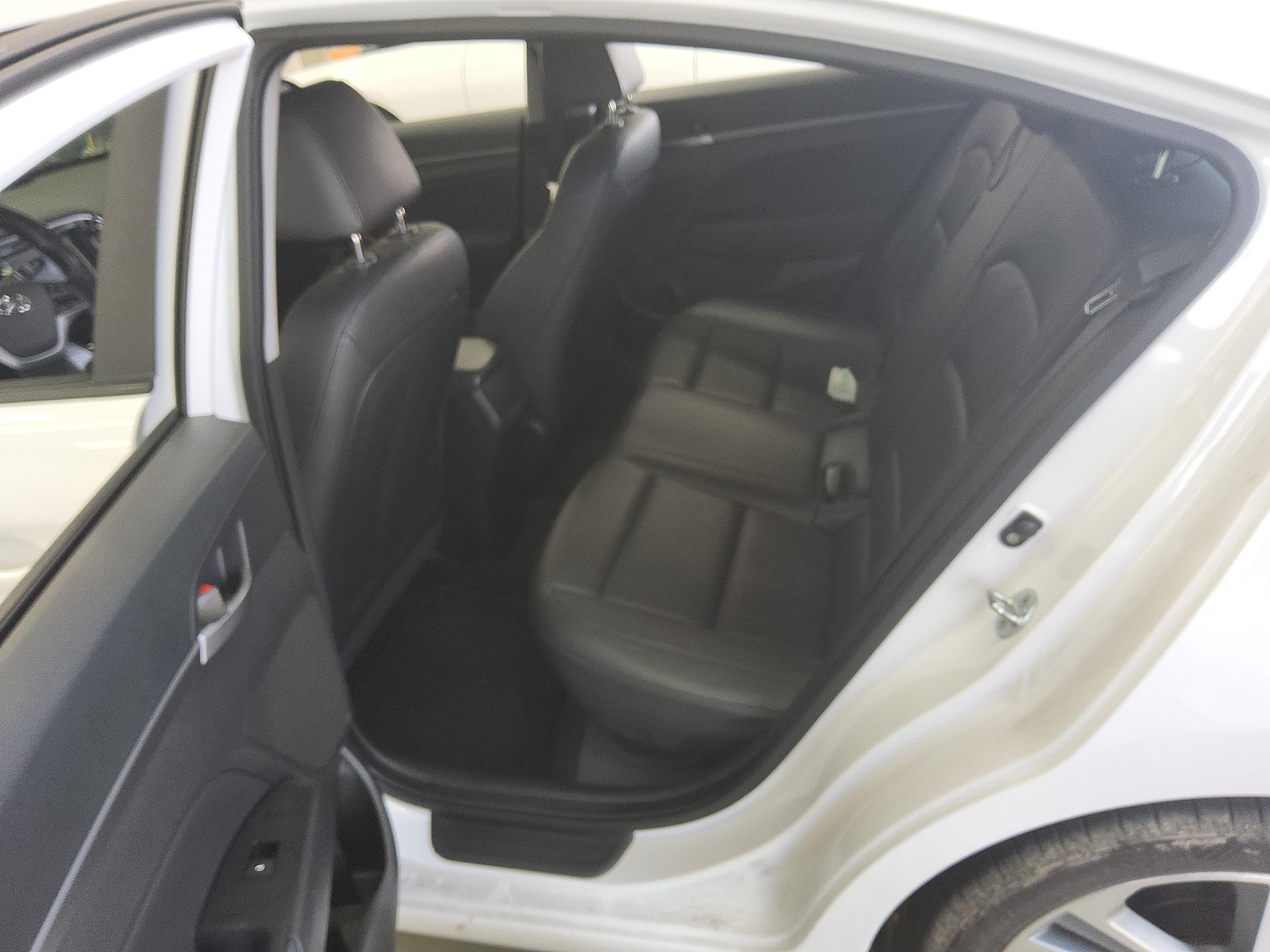 Hyundai Elantra 2017 - Image 11