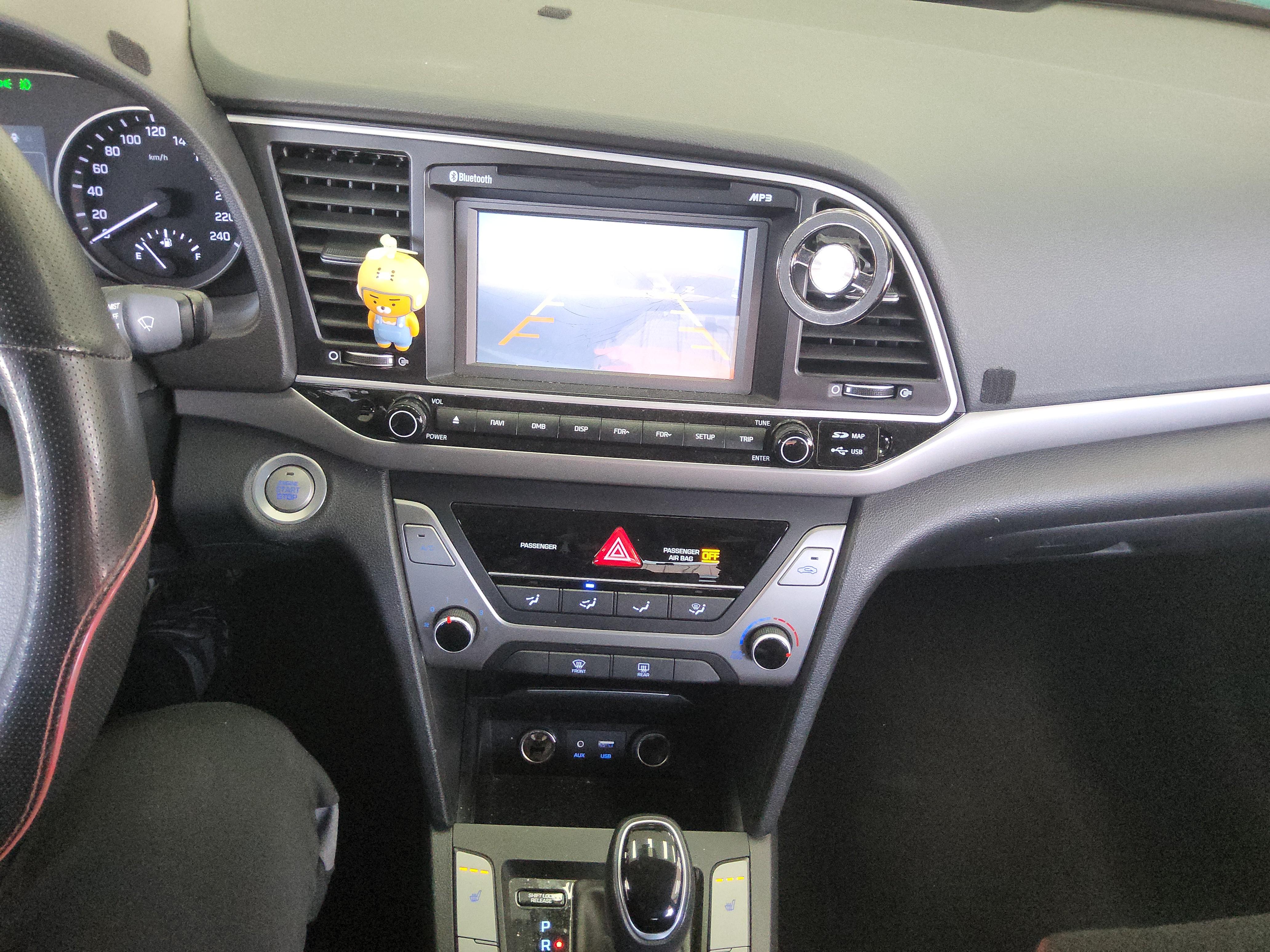 Hyundai Elantra 2017 - Image 16