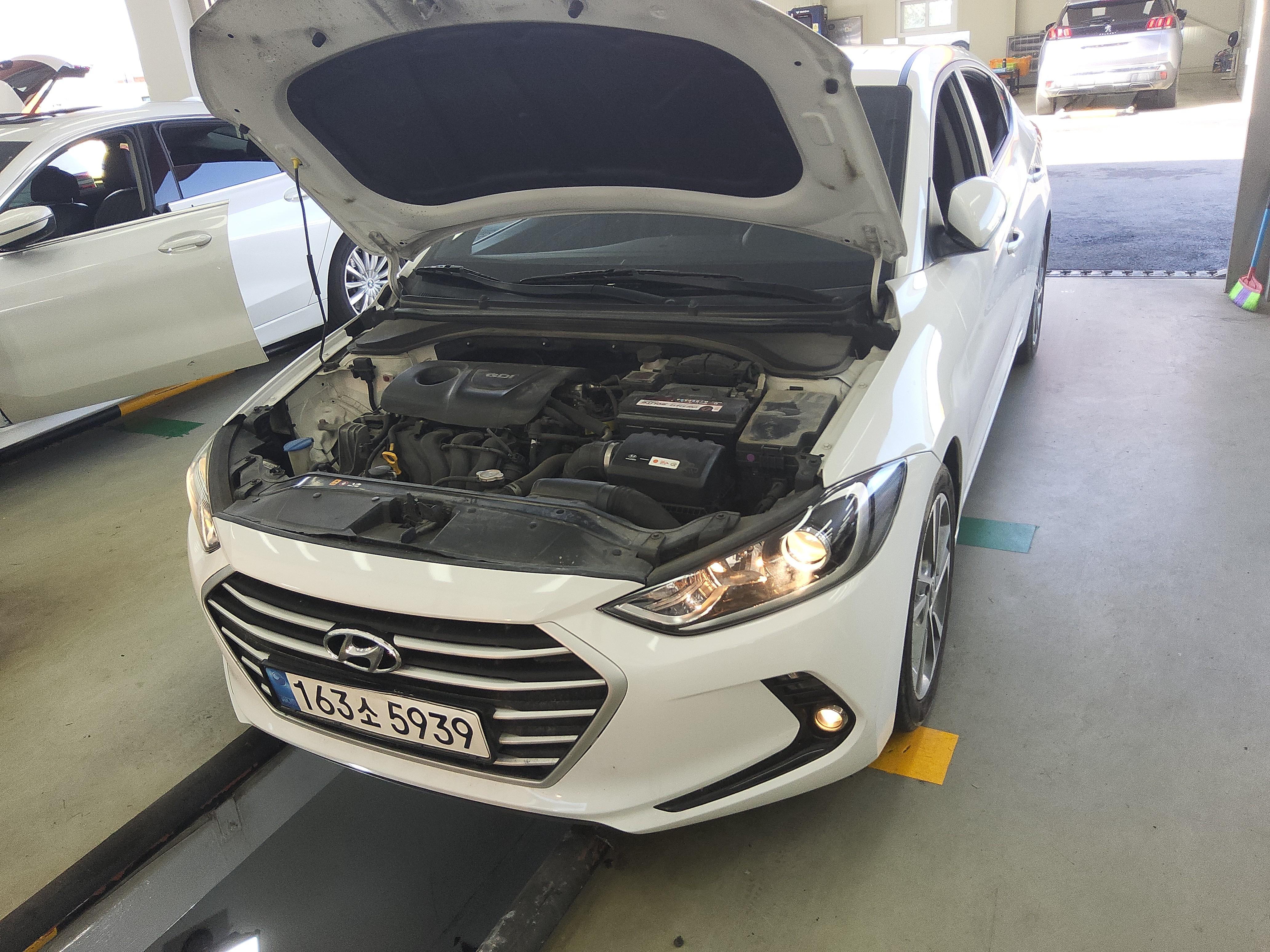 Hyundai Elantra 2017 - Image 18