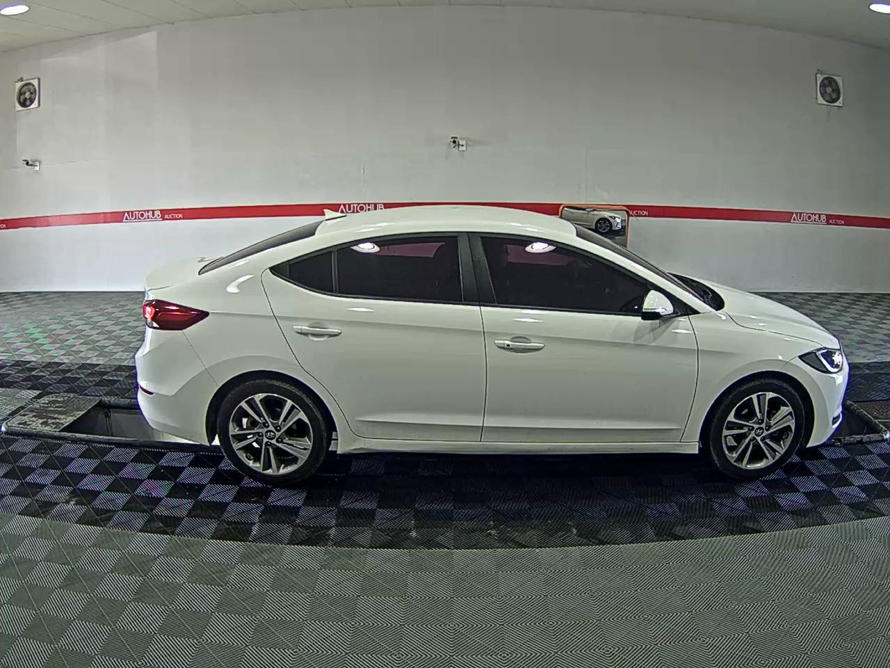 Hyundai Elantra 2017 - Image 3
