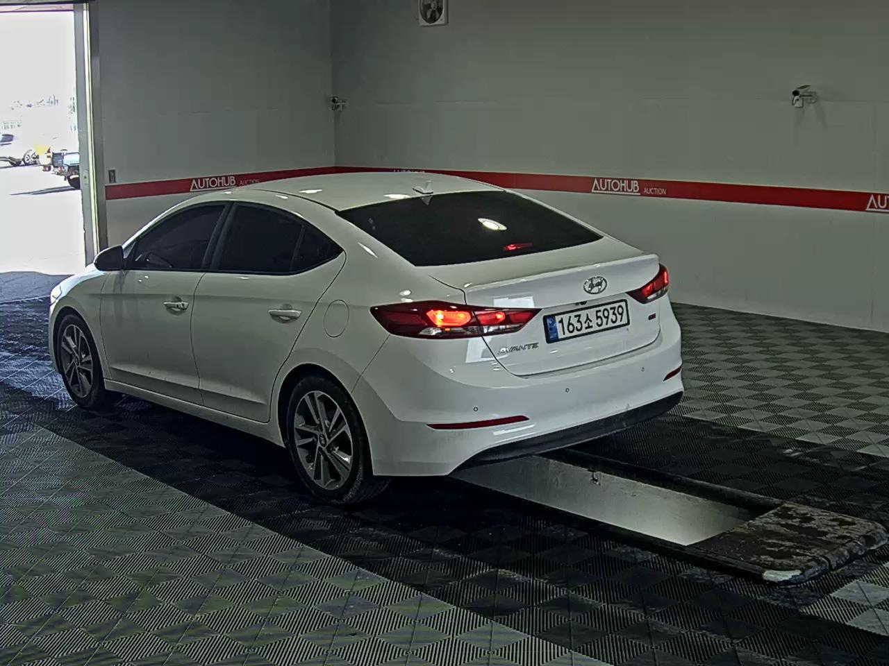 Hyundai Elantra 2017 - Image 5