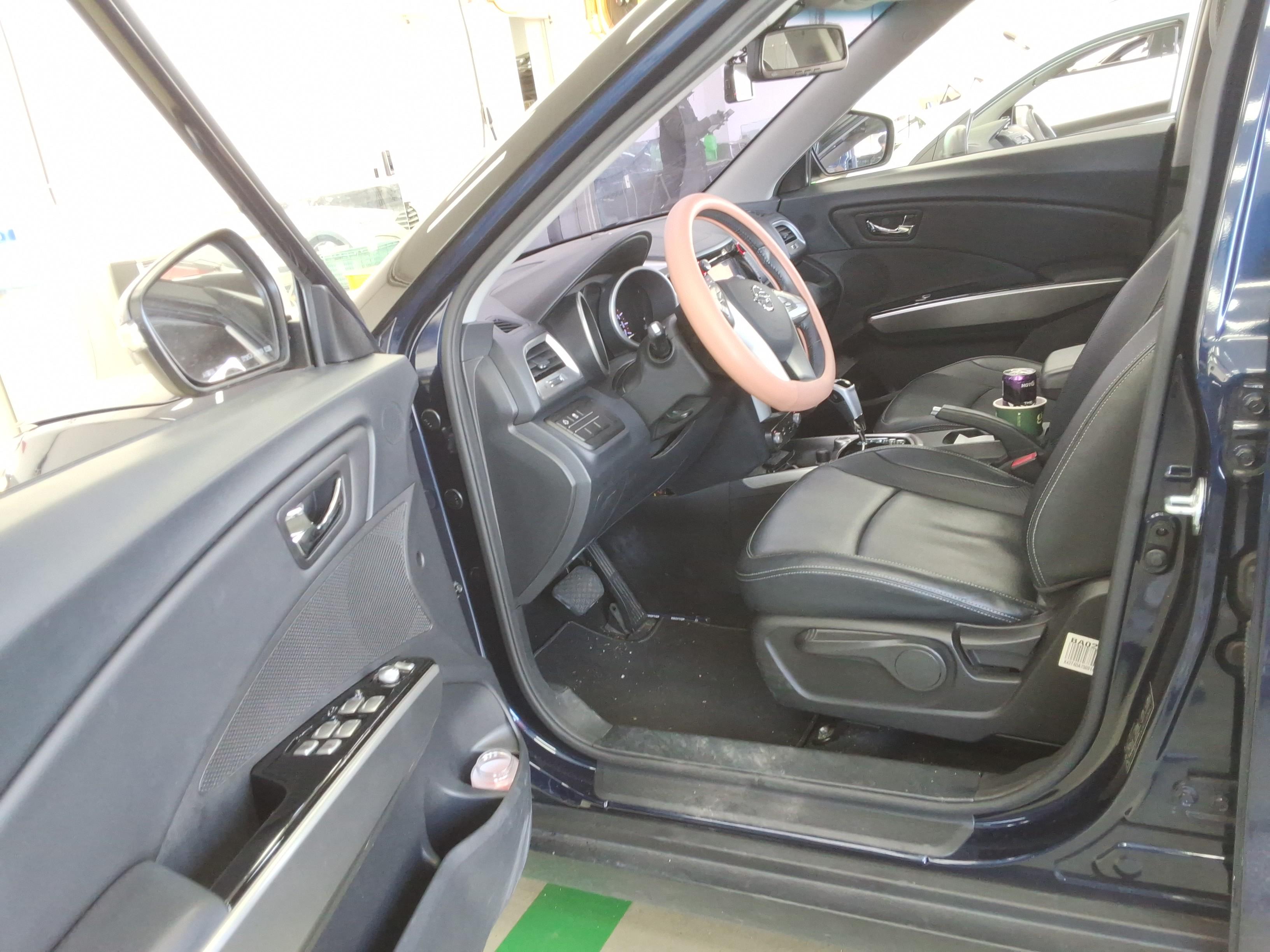 KG Mobility Tivoli 2016 - Image 10